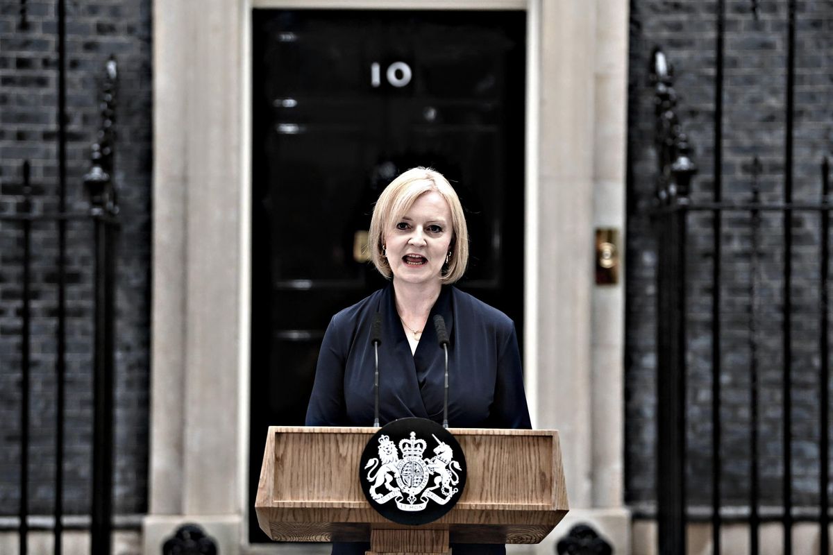 Il Governo e la Ue balbettano. Londra tira fuori 170 miliardi