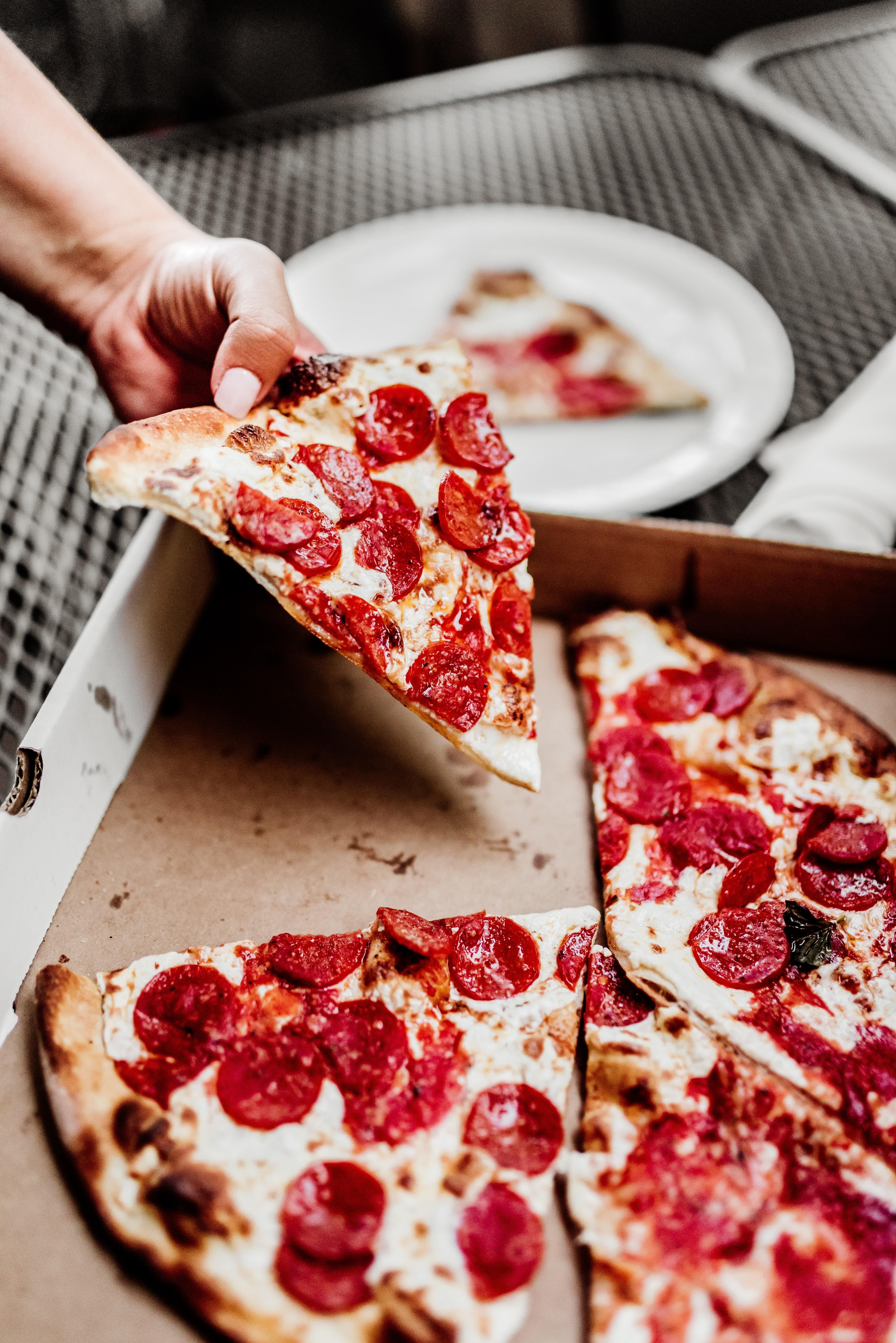 Guy uses DoorDash to sell frozen pizzas from Walmart