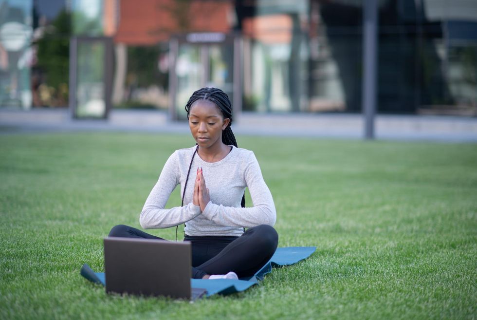 5-smart-steps-for-how-to-handle-stress-at-work-xonecole