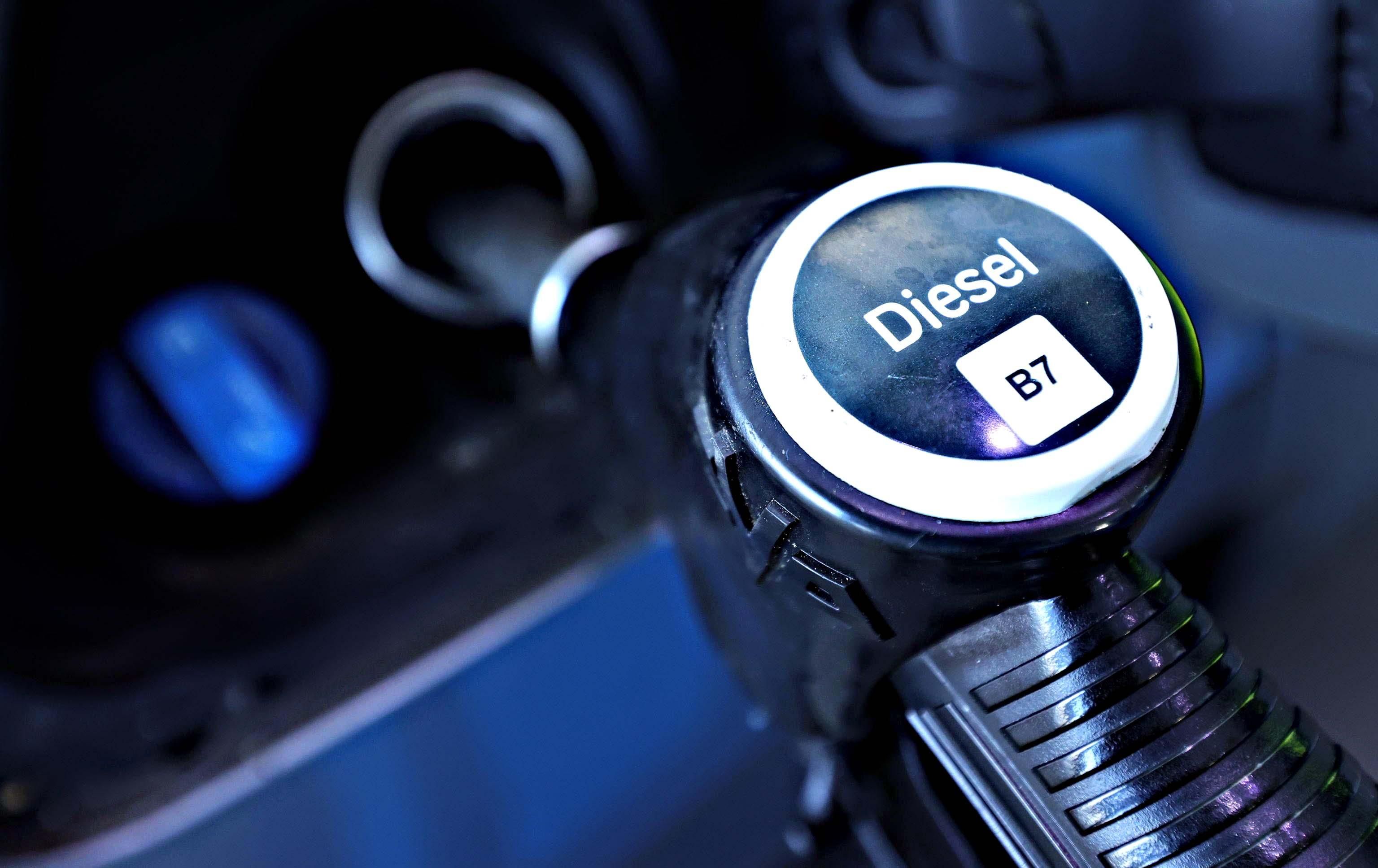 Il gasolio più «salato» della benzina. «Colpa delle scorte dei termosifoni»