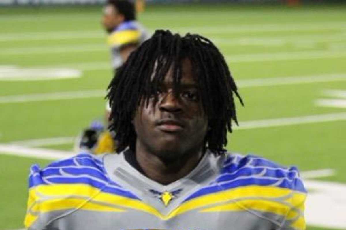Washington hoops standout Walker II starring for 3-0 Eagles football