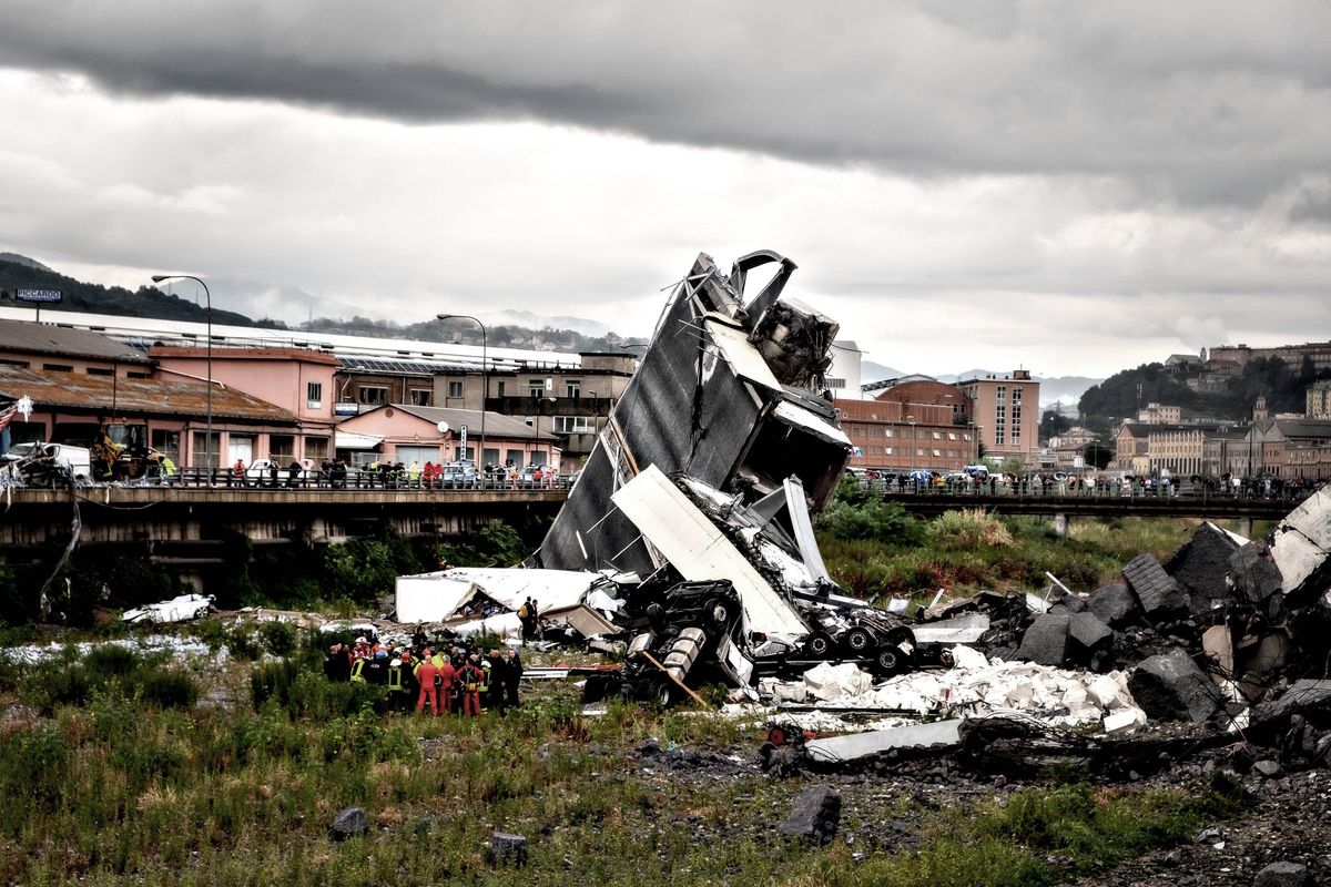 Ponte Morandi. «No ai risarcimenti alle vittime del ponte». Ok dei pm