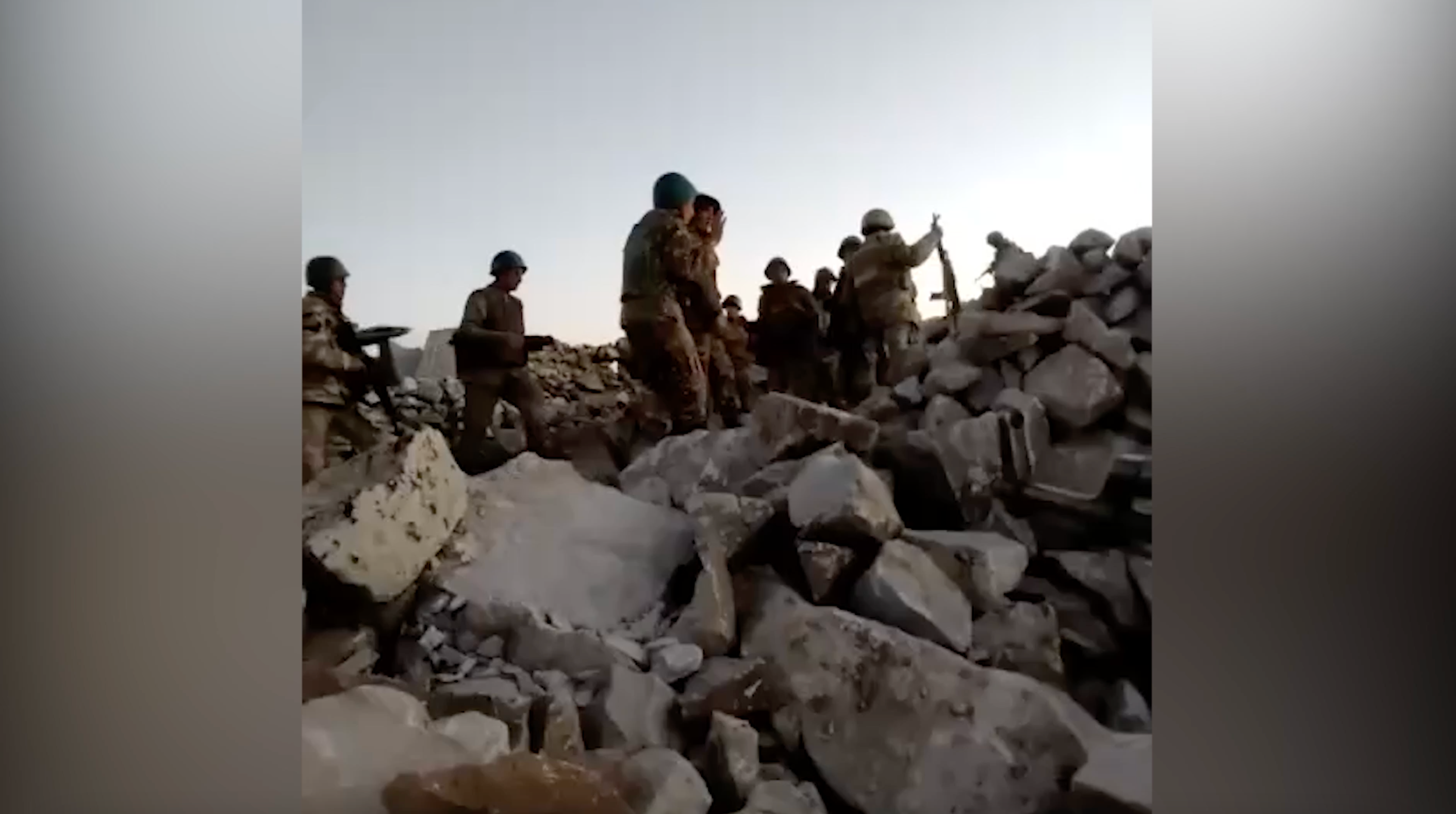 Il video dei soldati azeri che giustiziano prigionieri armeni indifesi