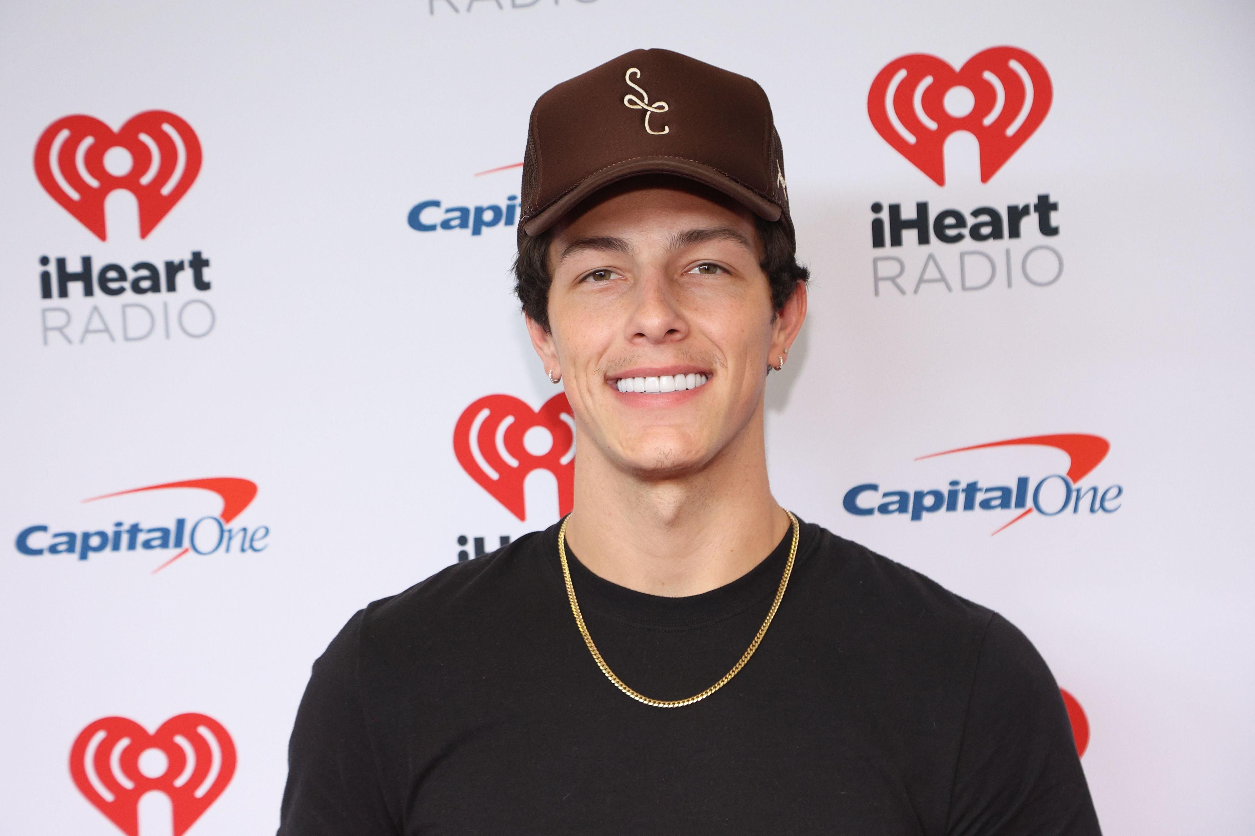 Tayler Holder Releases Acoustic Version Of It's You Popdust