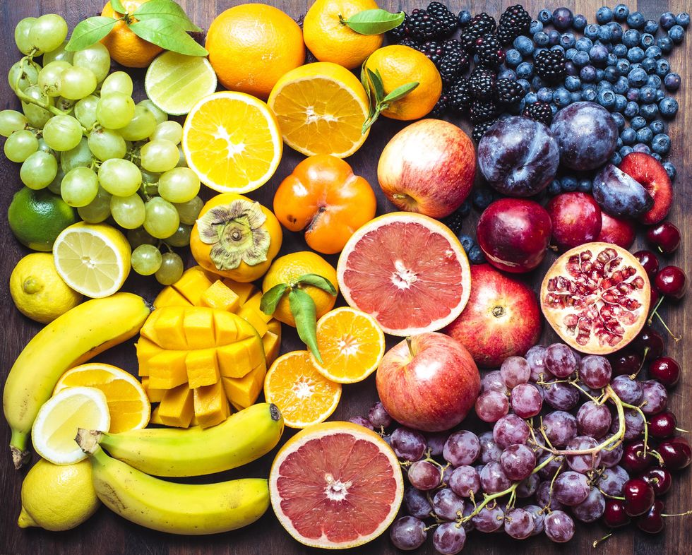 fruits-high-in-carbs-grapefruit-bananas-grapes-pomegranate-mango-lemon-apples