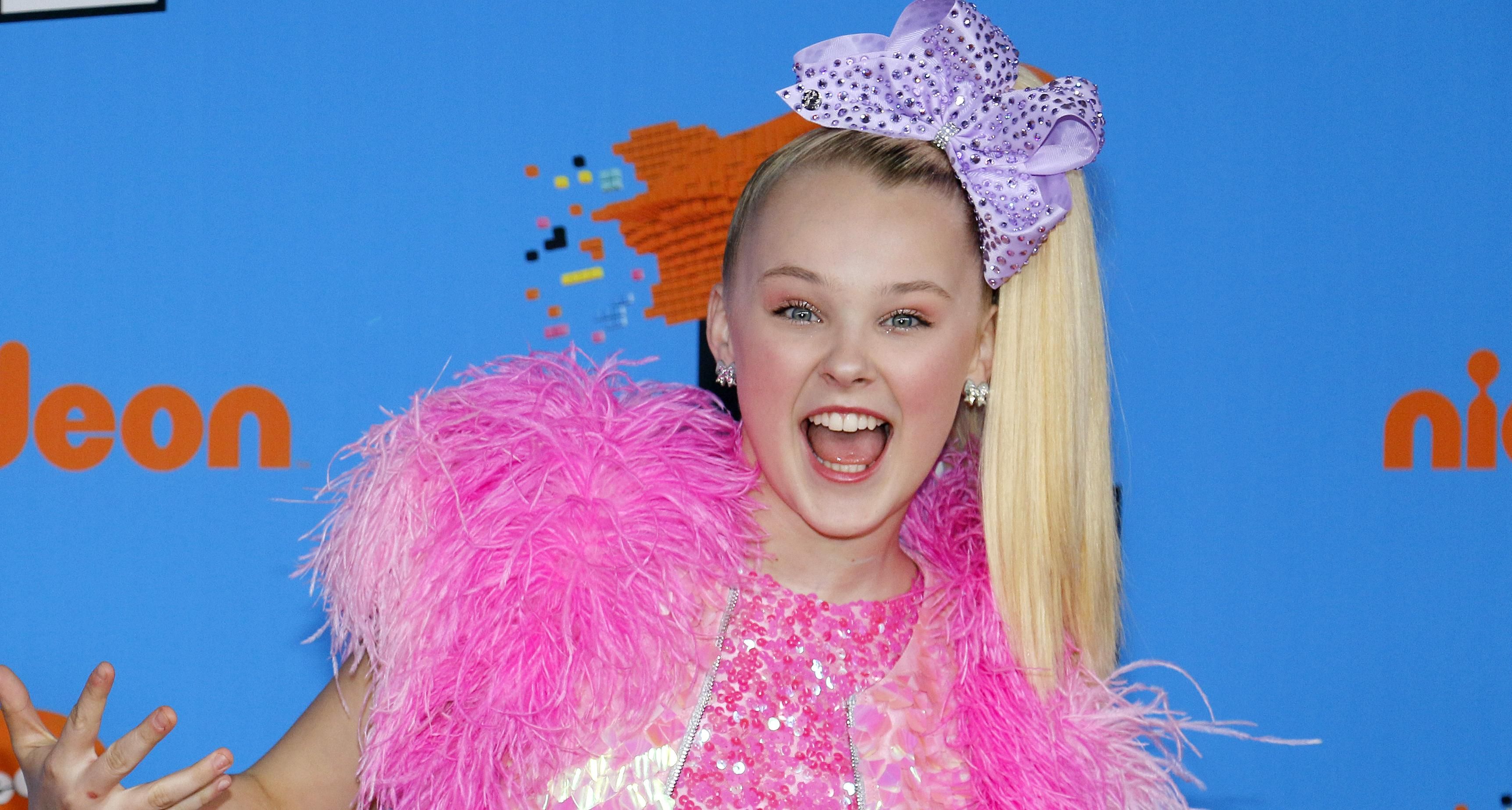JoJo Siwa Realized She Was Gay After a First Date Tried to Have