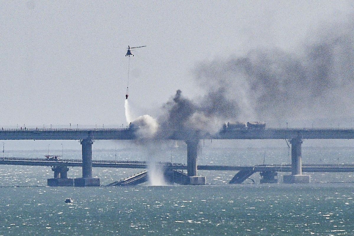 Attaccato il ponte tra Crimea e Russia. Almeno tre morti