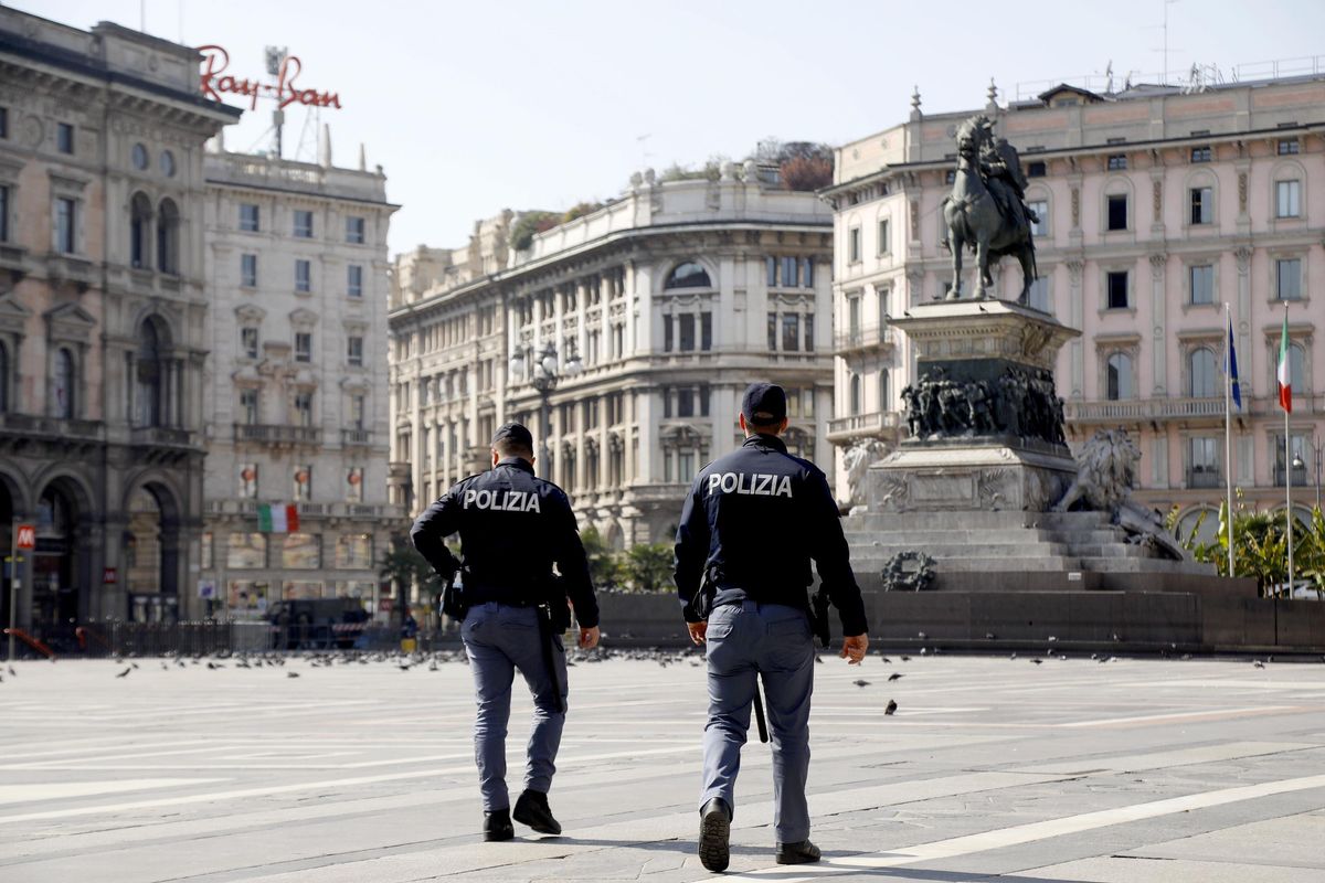 Sala «chiude» Milano a carabinieri e polizia - La Verità