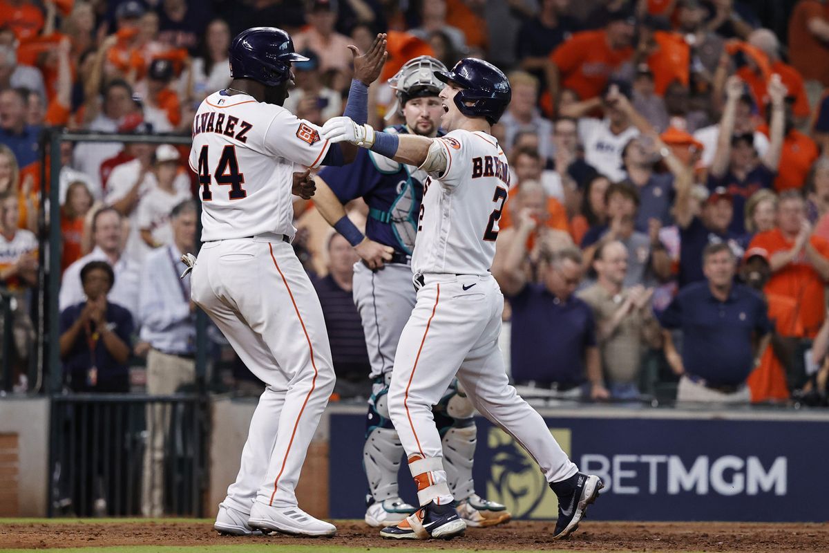 Houston Astros rally, Yordan walks it off to win 8-7 over the Mariners