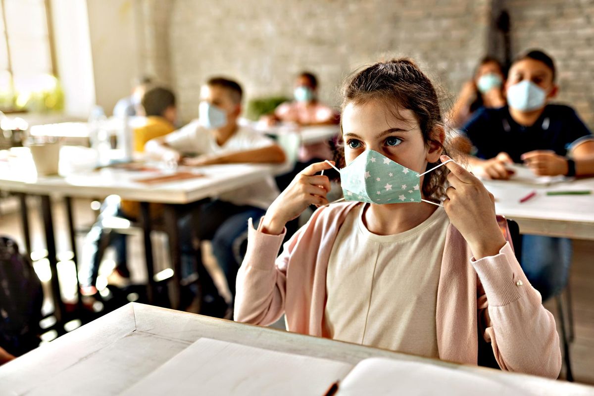 Con i ricoveri in calo tornano l’allarmismo e i bavagli a scuola