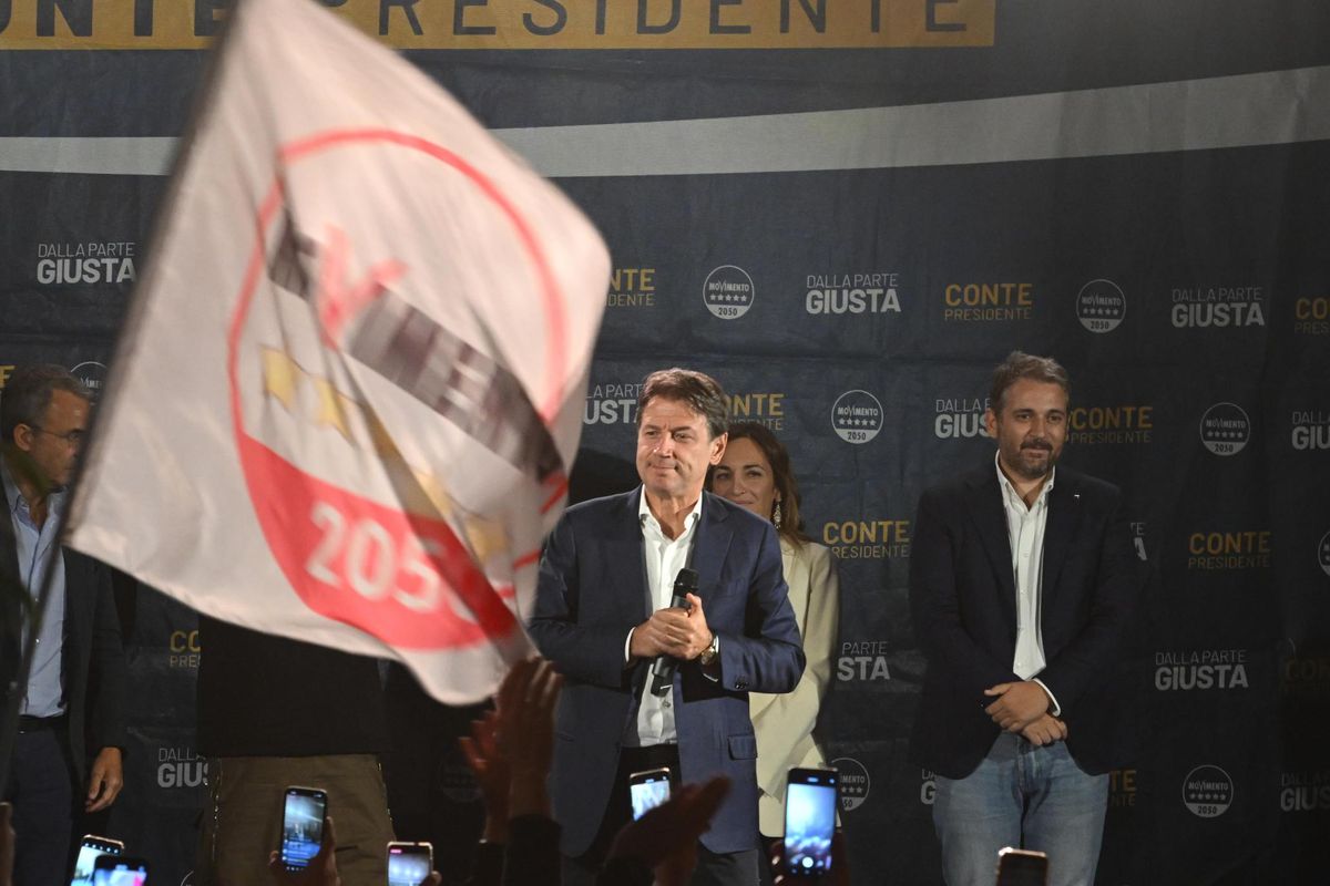 Conte a caccia di voti fa la piroetta sul vaccino coatto