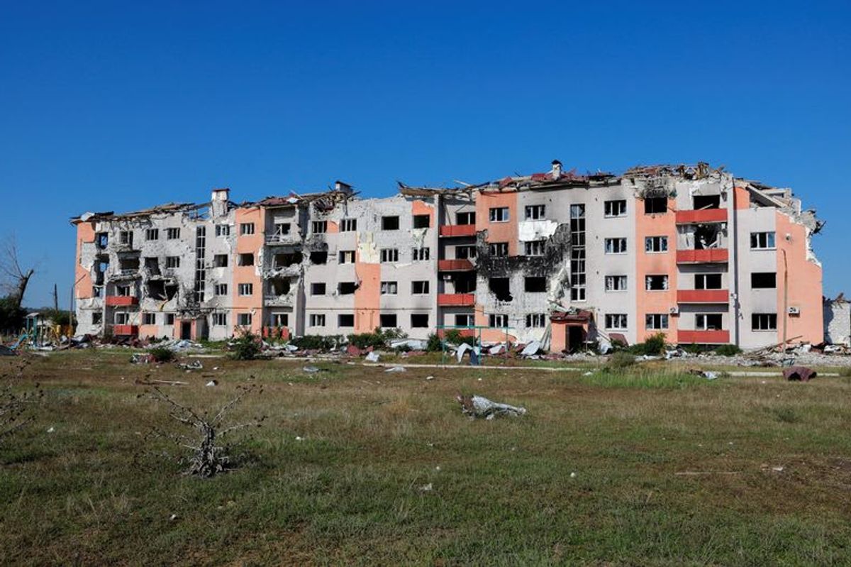 American Dishonor: Licking Putin's Boot, Trump And Hegseth Abandon Ukraine