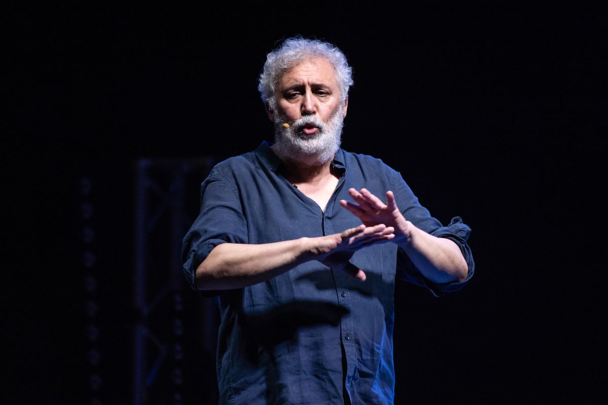 Lo scrittore Piccolo piccolo ci augura buio e gelo