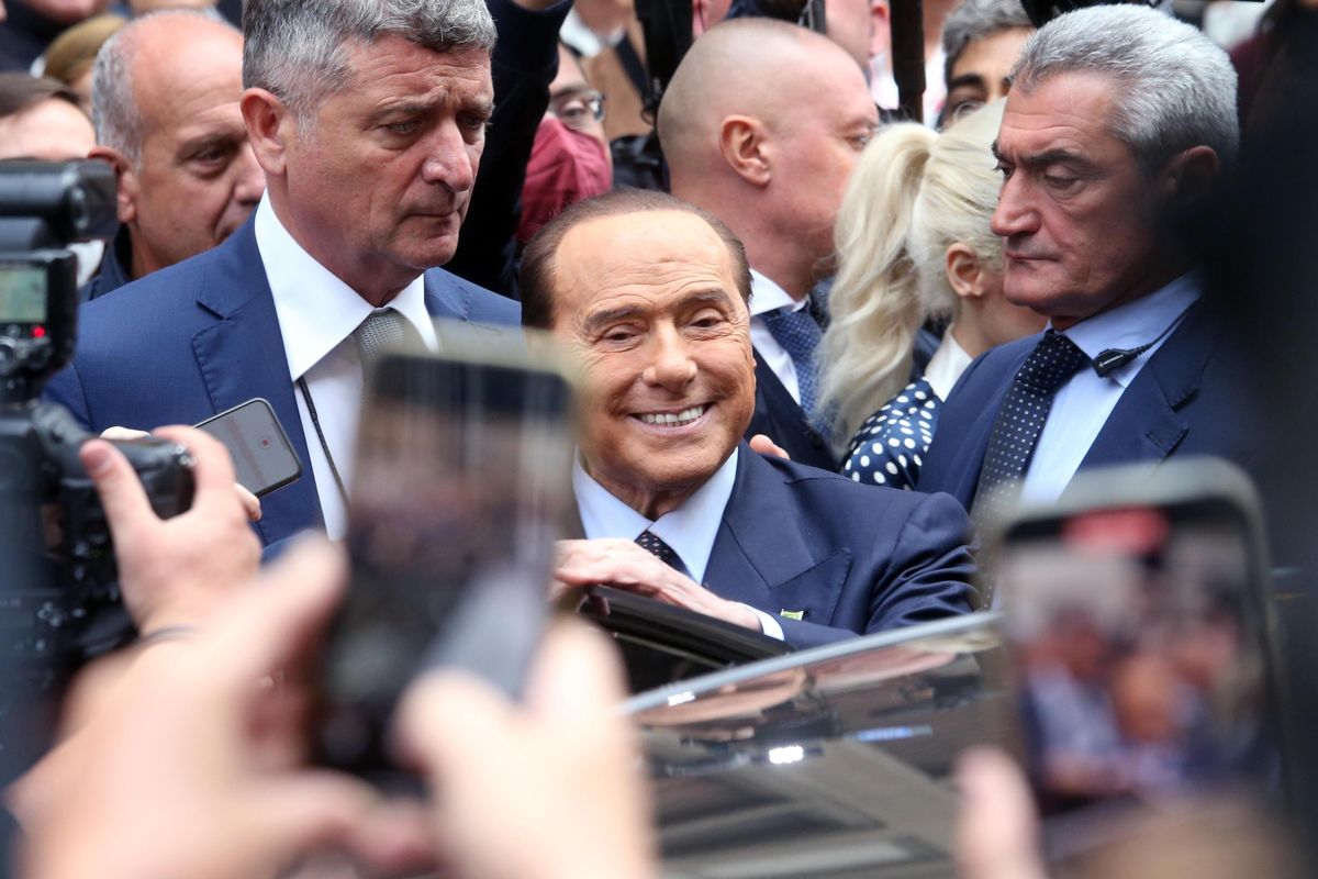 Berlusconi c’è, azzurri sopra l’8%