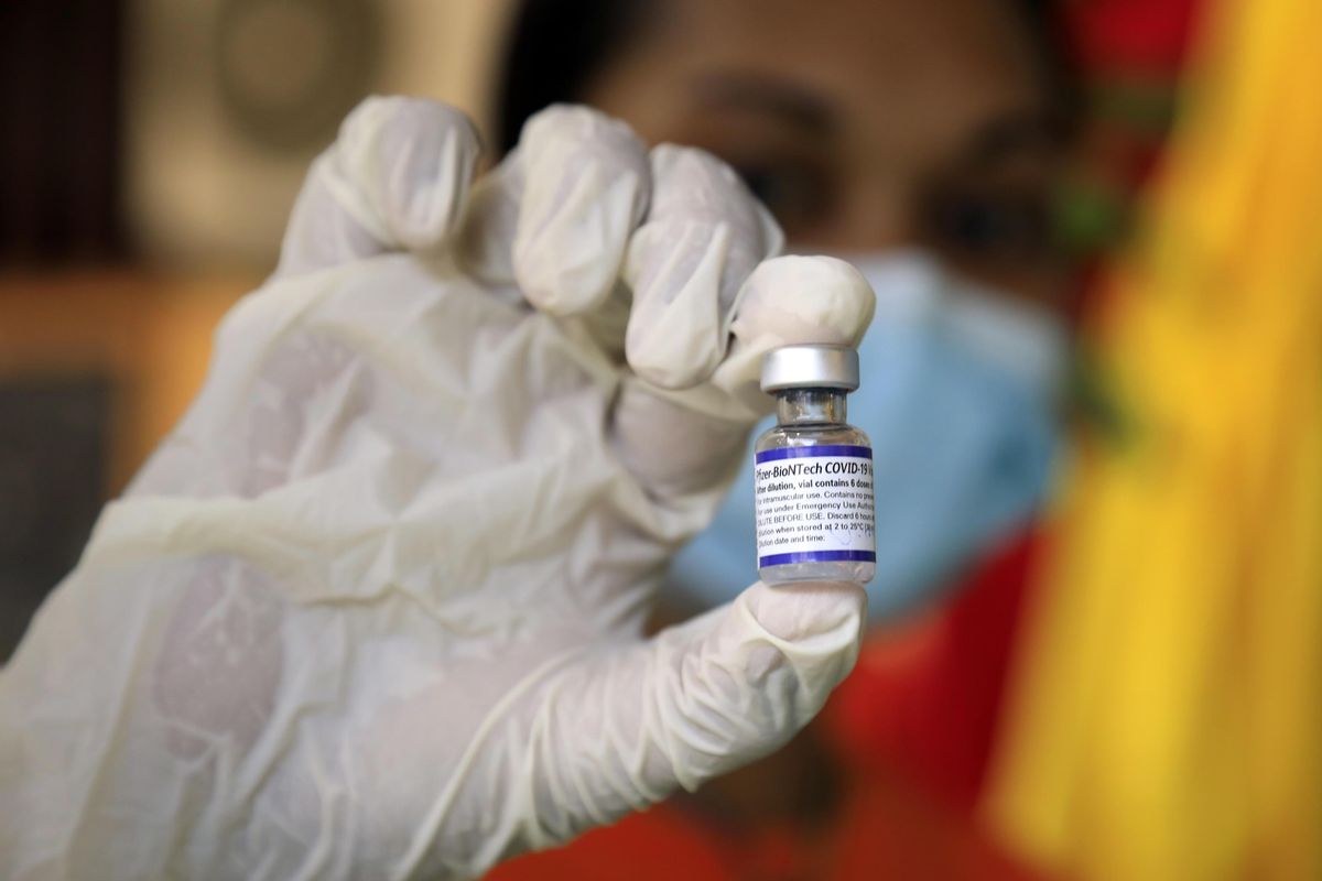 L’allarme: «Mrna nel latte materno». Sieri obsoleti a chi fa la prima dose