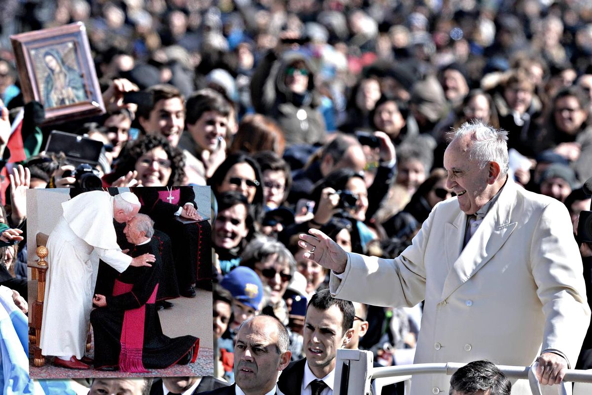 Cl torna a inginocchiarsi davanti al Papa