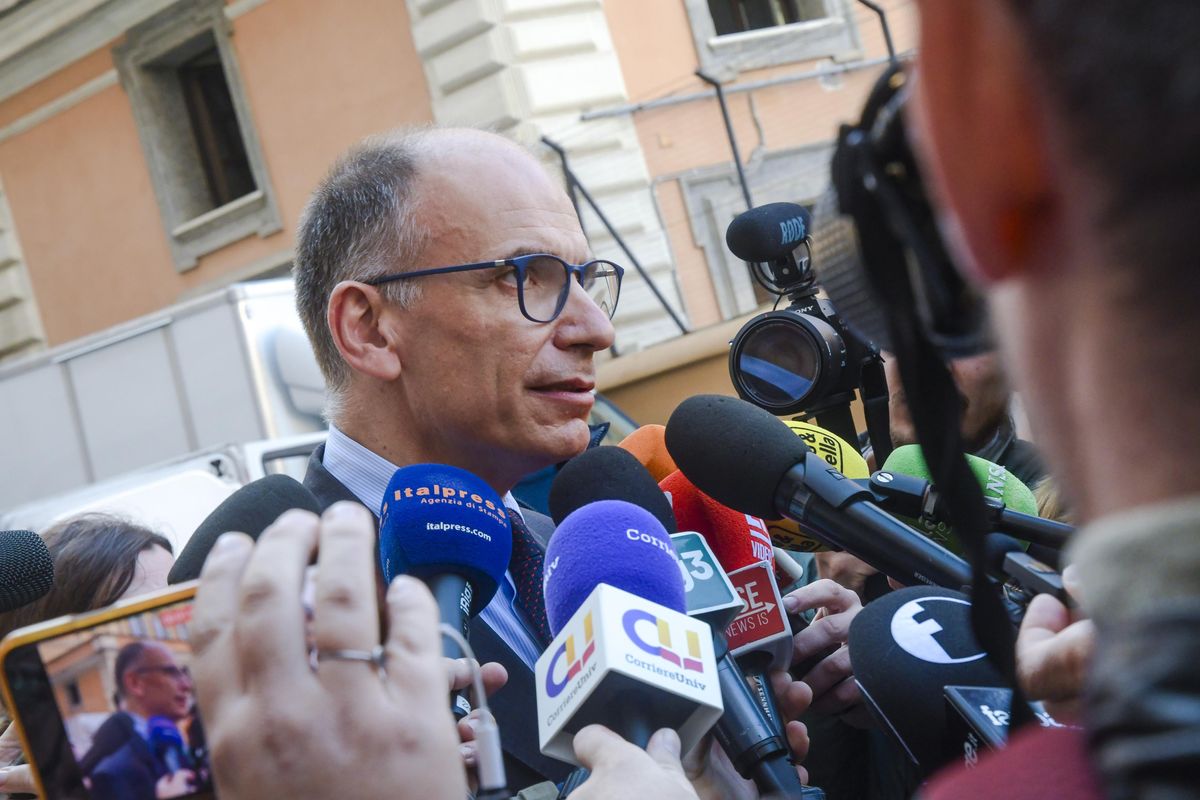 La sinistra perde la testa, insulta e proclama lo sciopero del brindisi