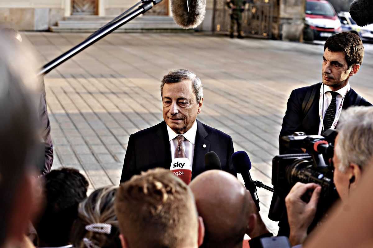 Draghi fa l’opossum e snobba il Parlamento