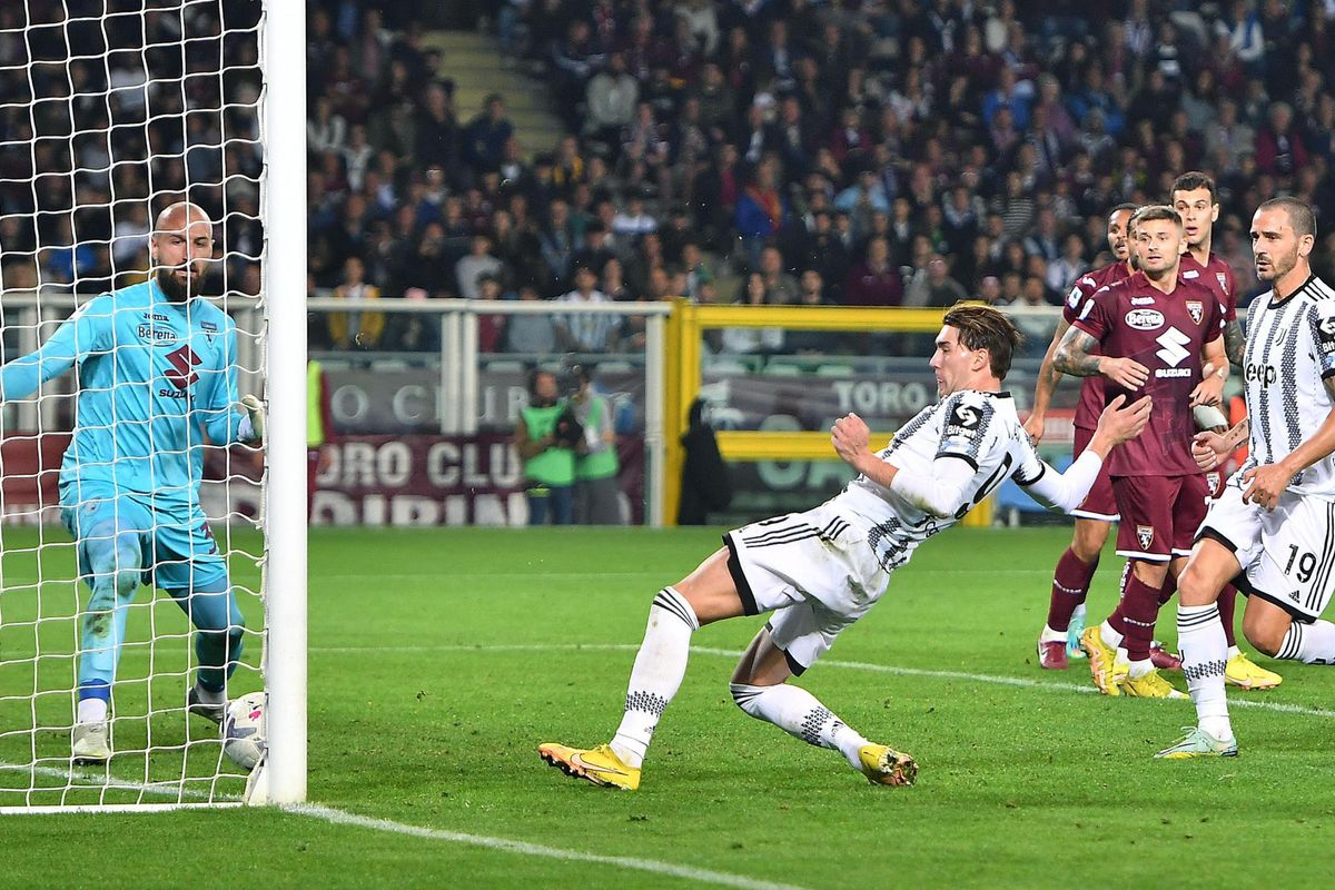 Vlahovic vince il derby con il Toro. Il resto della Juve è ancora in ritiro