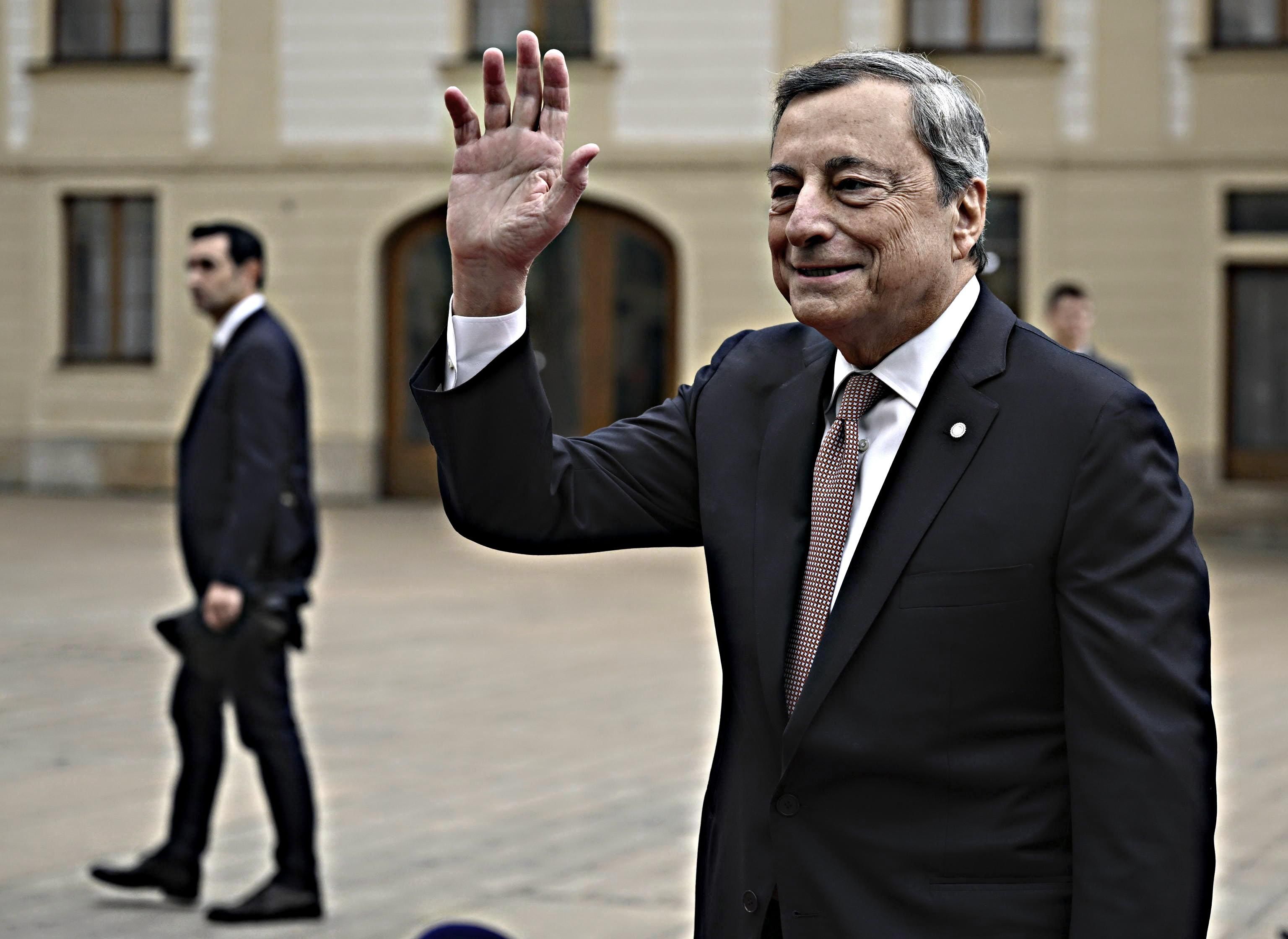 Draghi, l’addio è la supercazzola alle Camere