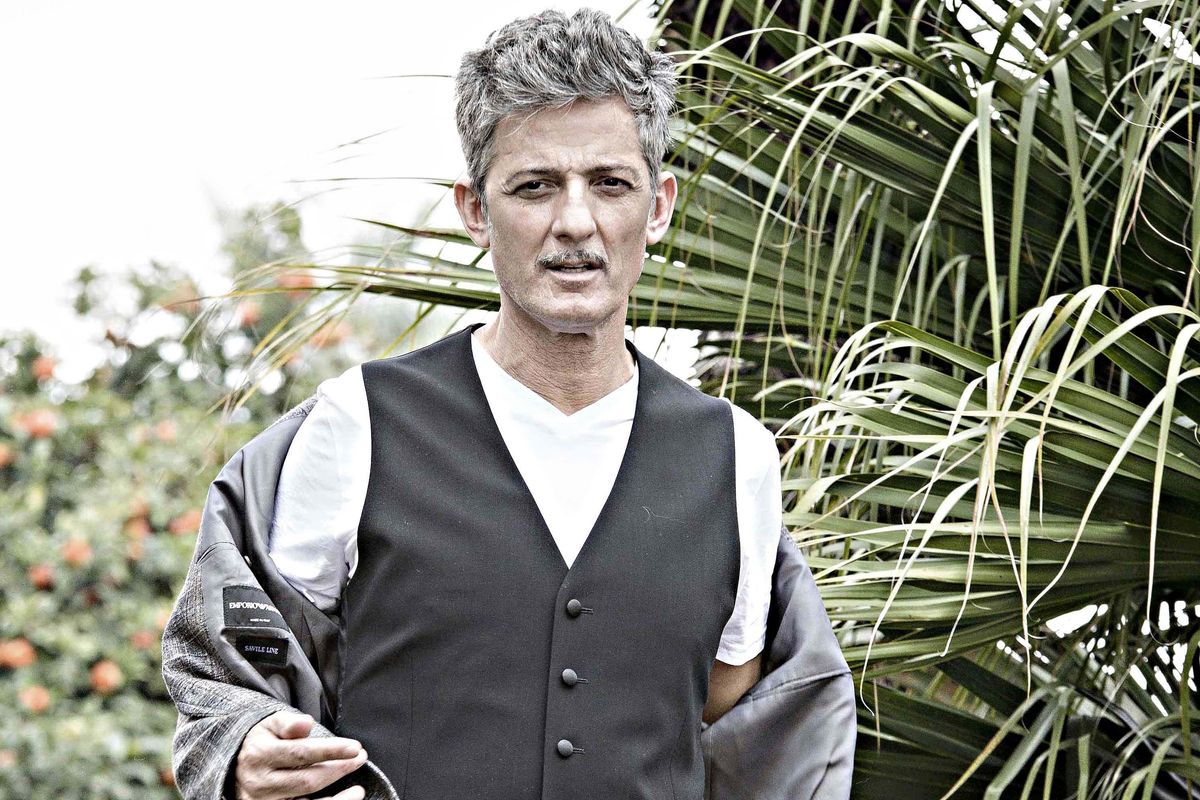 Fuortes come Tafazzi: sposta Fiore su Rai 2 per non fare ombra al «Tg1» in picchiata