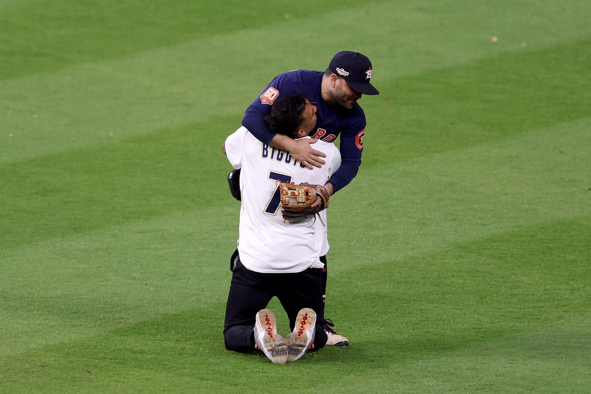 Houston Astros star José Altuve hilariously hugs it out in viral fan moment