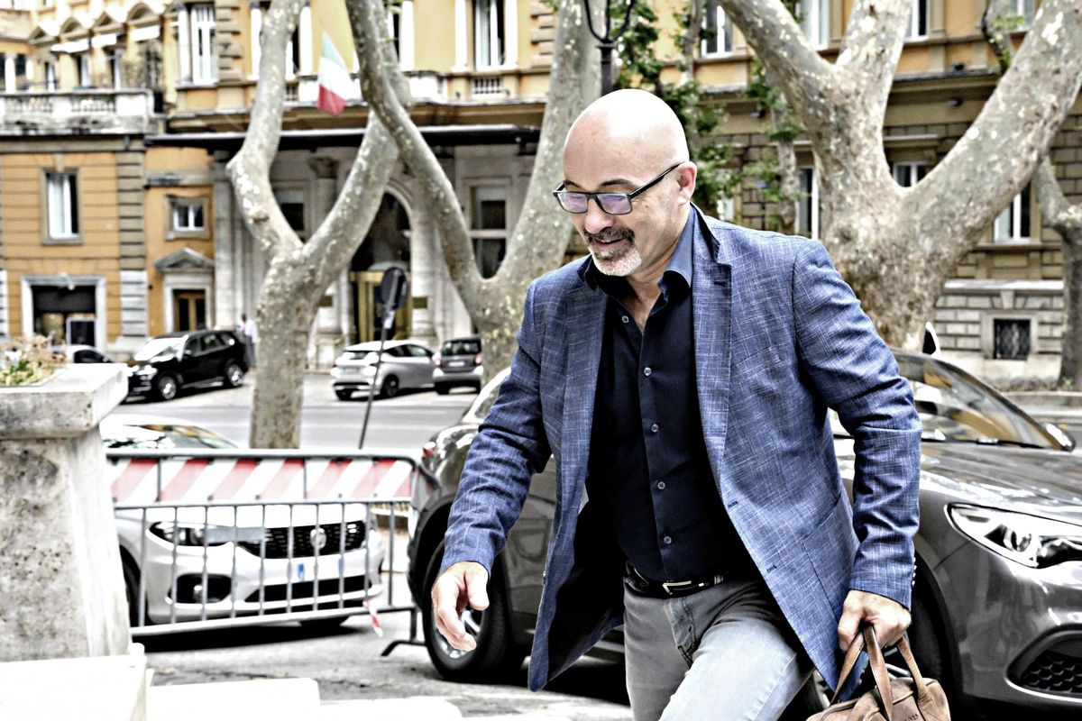 Cingolani, consulente-badante, al vertice Ue con Fratin