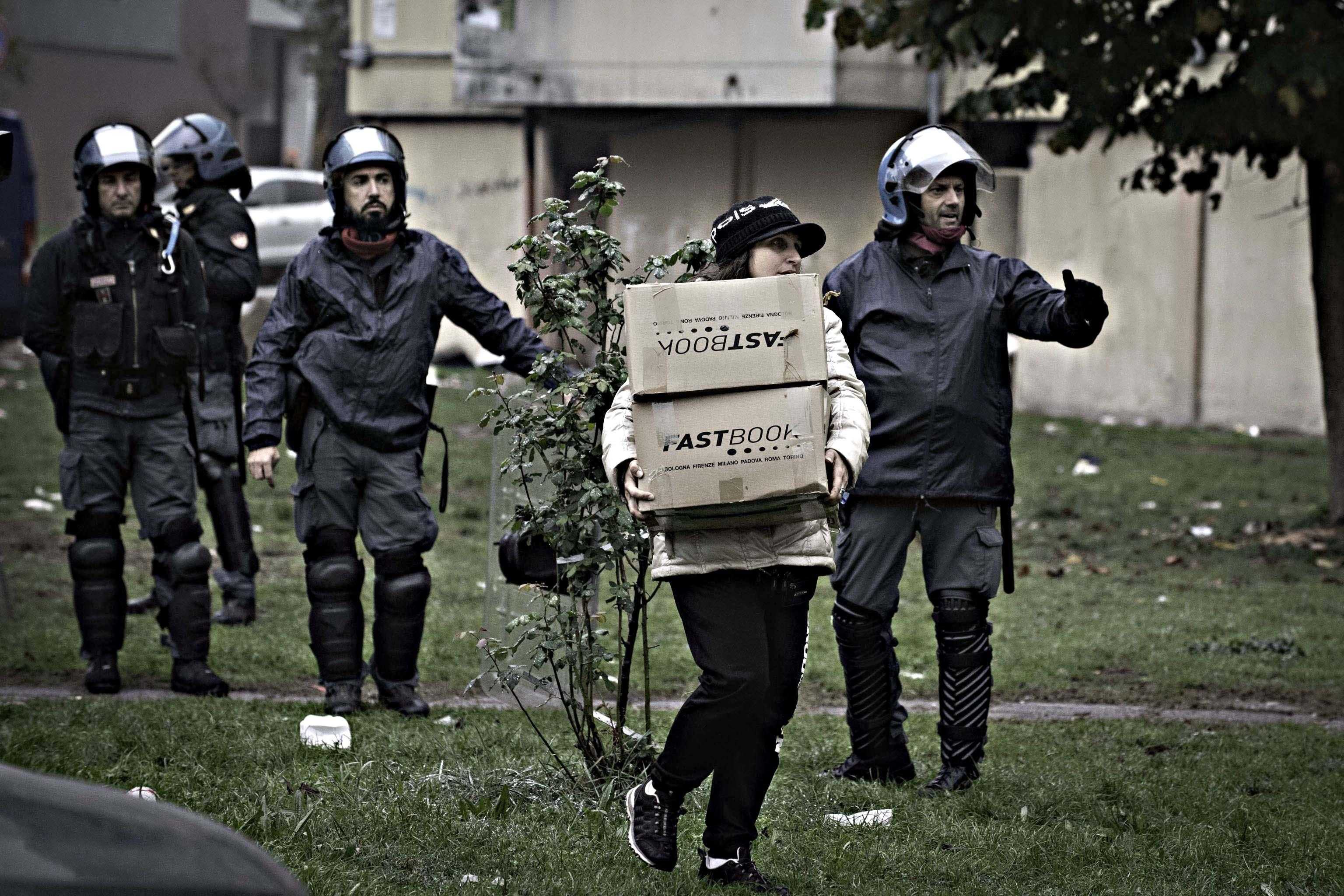 Sgomberata la favela rom di Milano