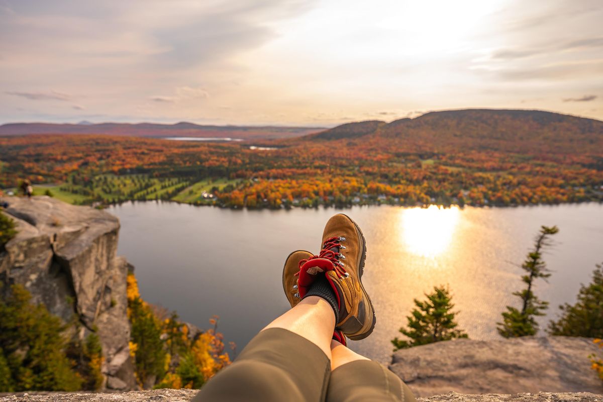 Immergersi nella natura: i viaggi a piedi da fare in autunno