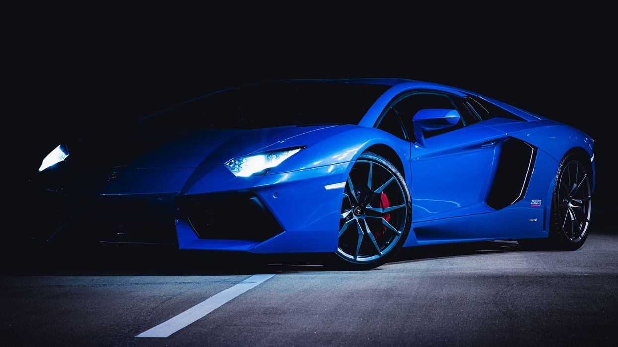 People Break Down Which Things Scream 'I'm Only Pretending To Be Rich'