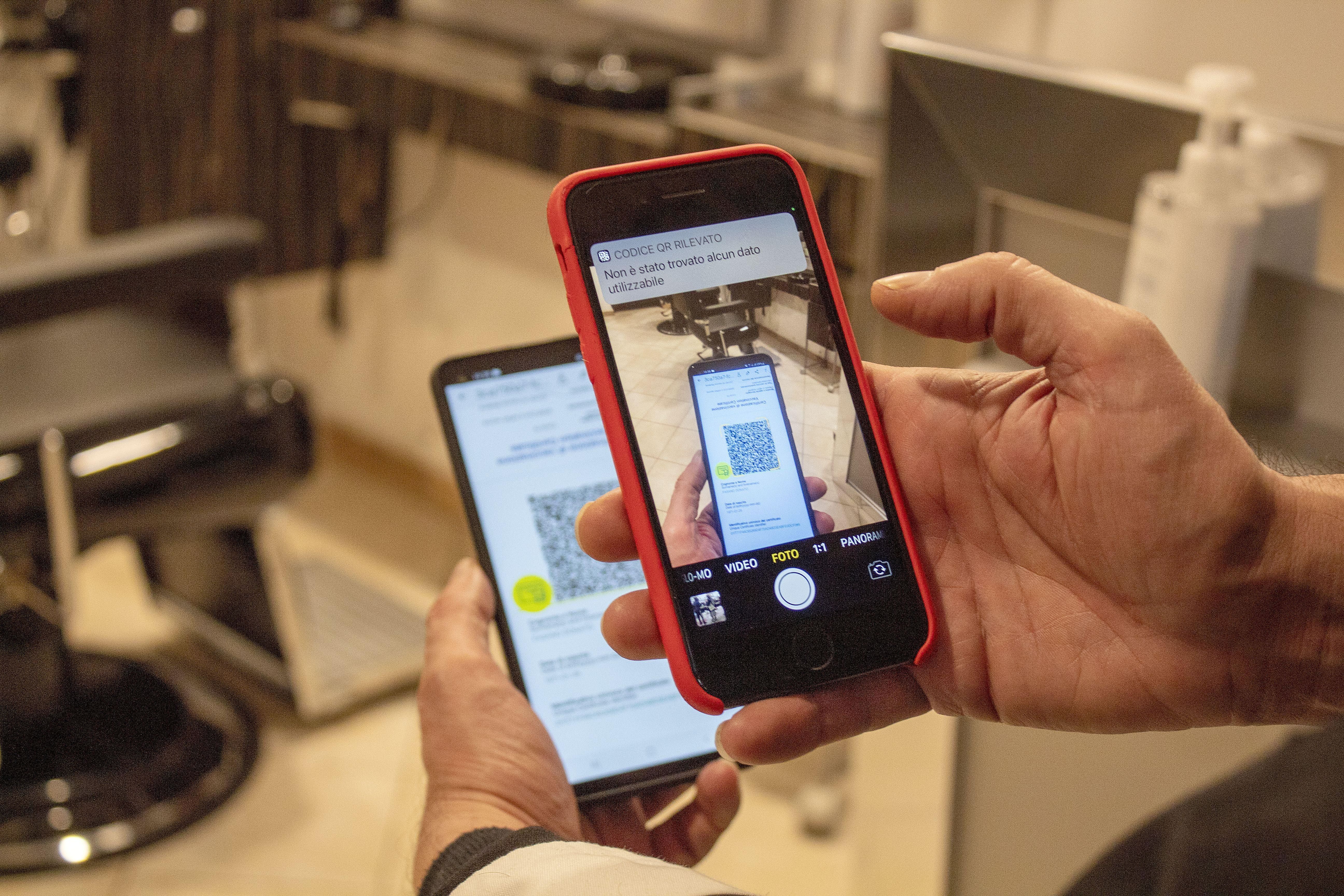 Il green pass è inutile. È ora di eliminarlo pure in ospedali e Rsa