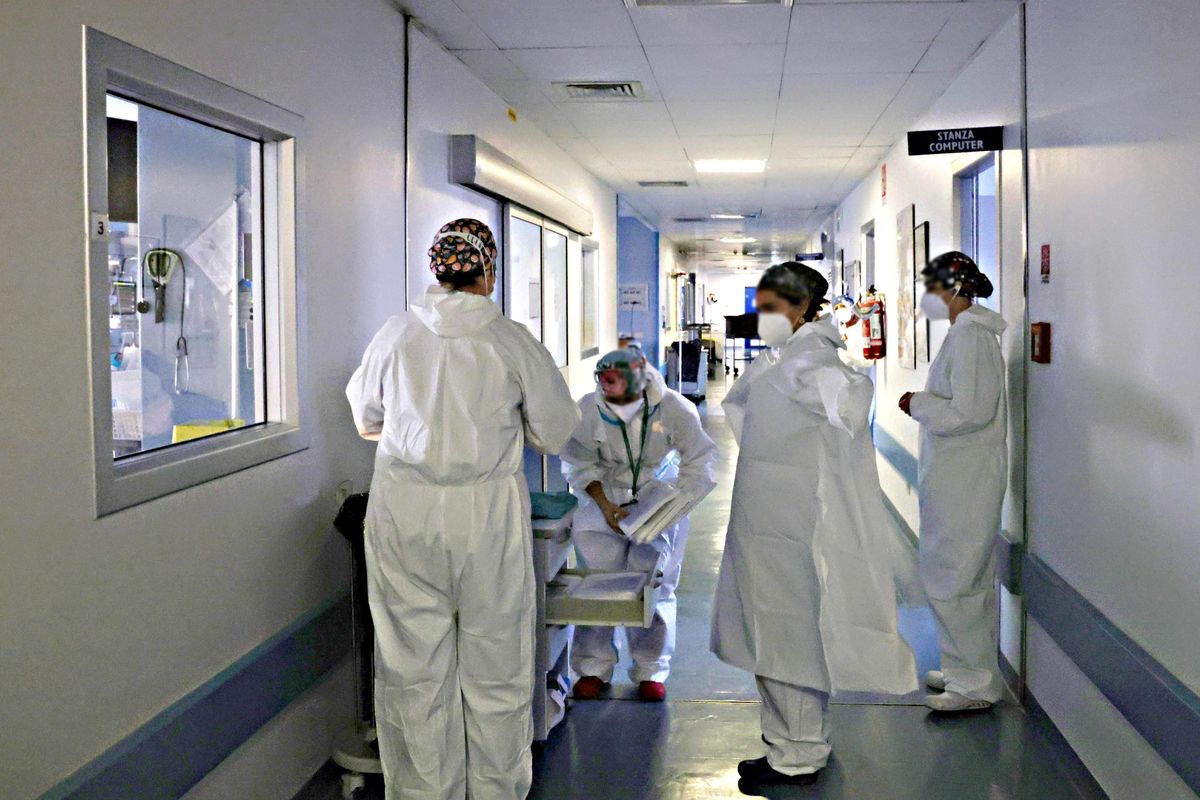 Intoppi tecnici e soldi per i rimborsi: governo al palo sulle multe ai no vax
