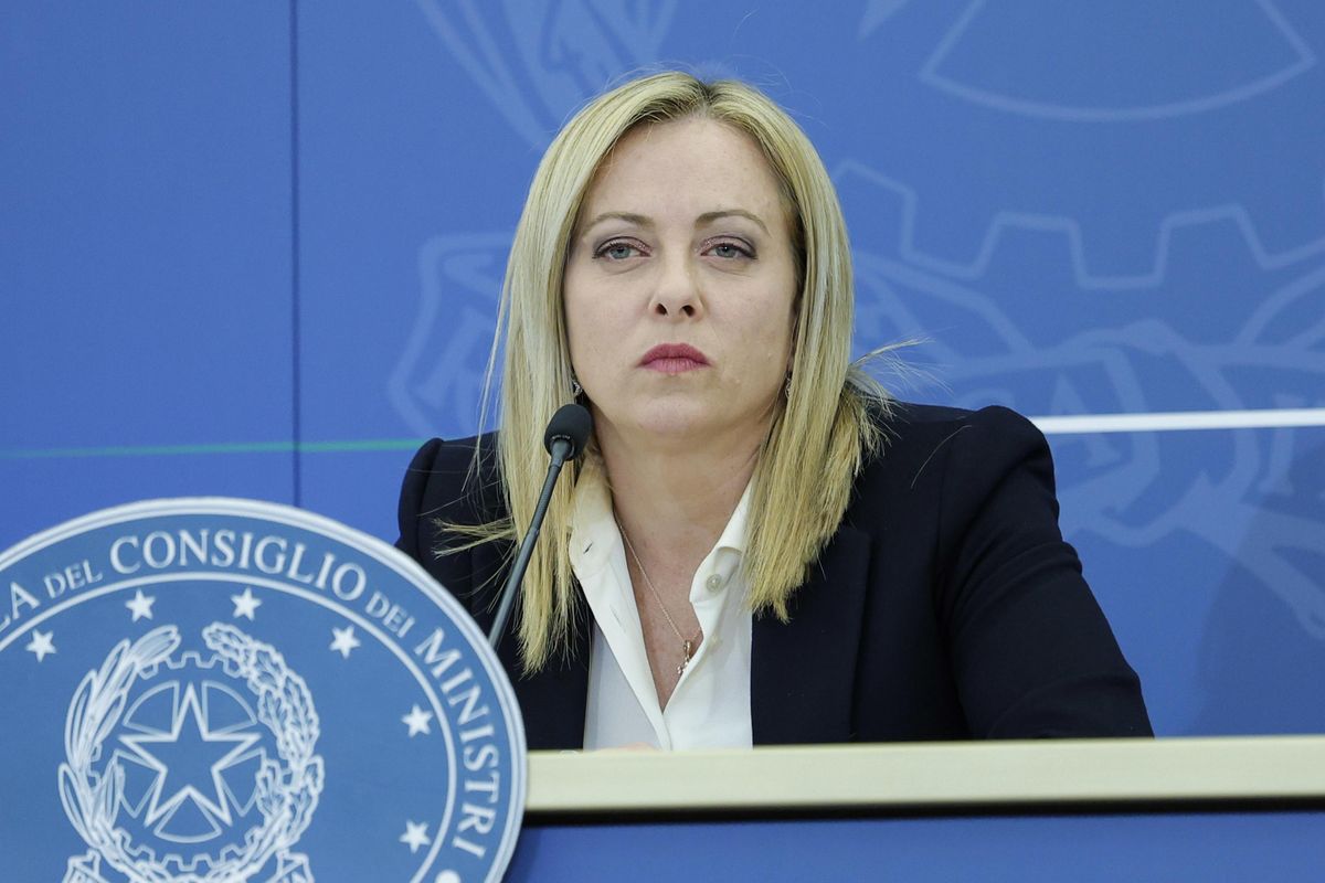 I francesi fanno i galletti, Meloni se li cucina