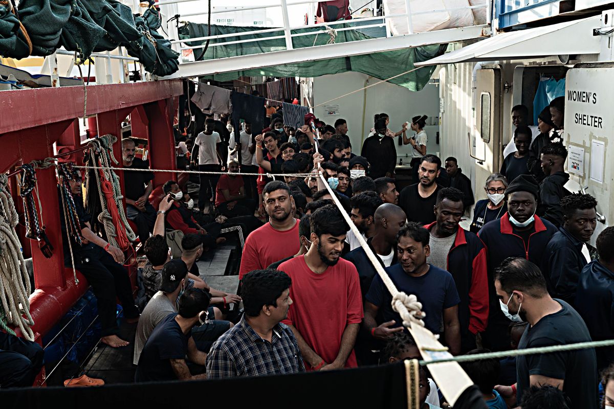 Lo devono ammettere persino in Europa. Le Ong sono calamite per i clandestini