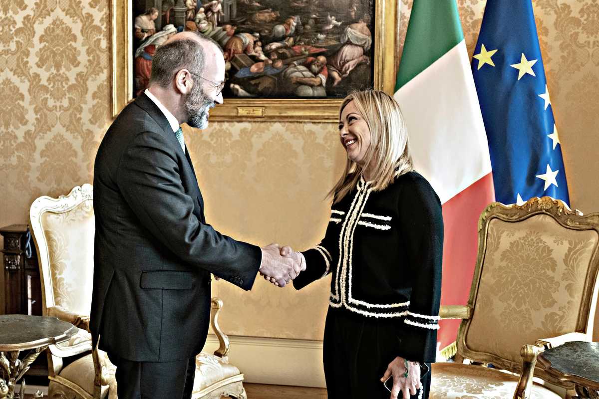 Adesso è Macron a essere rimasto da solo