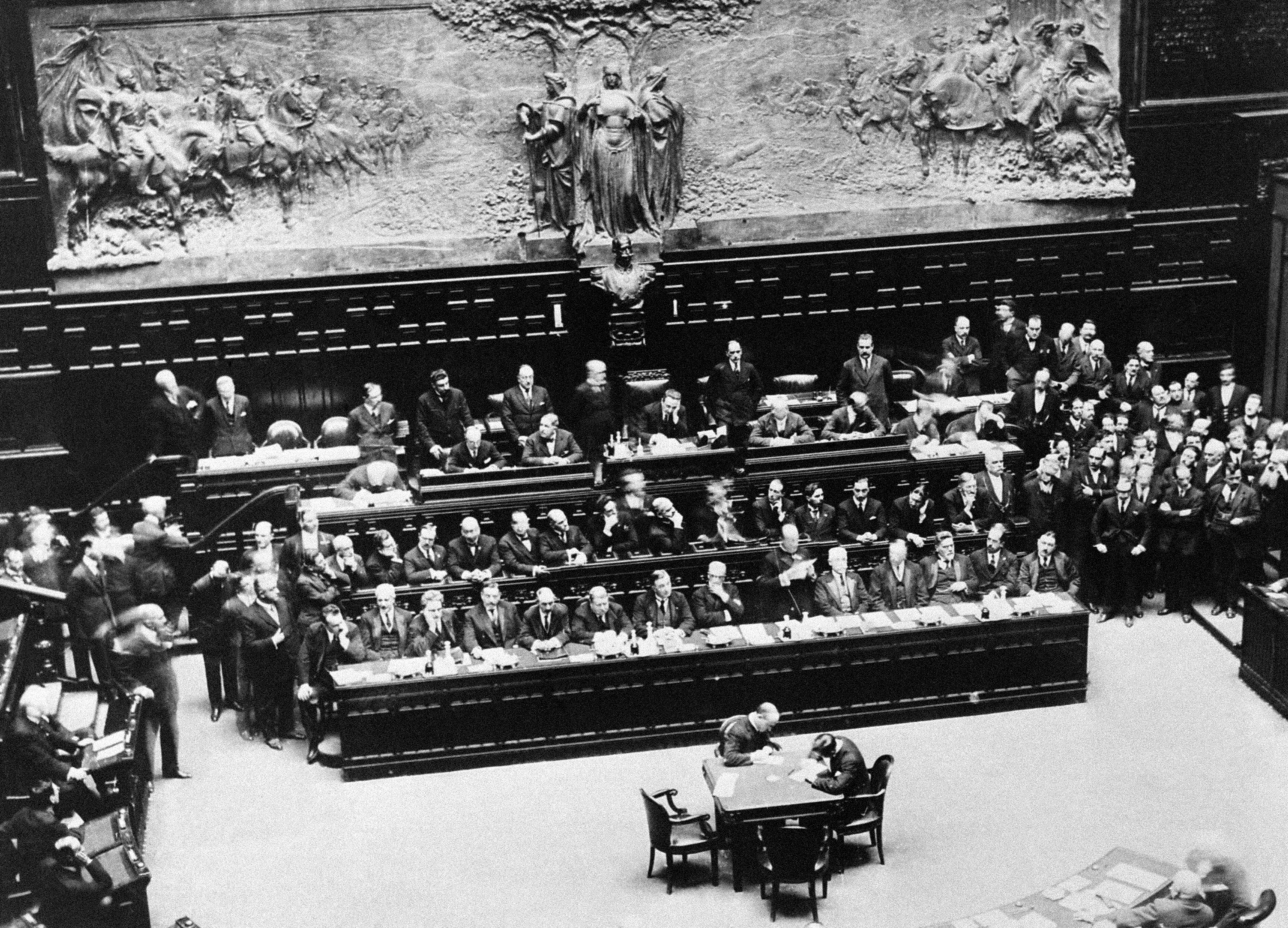 Effemeridi: dal «Discorso del bivacco» al testamento di Nobel