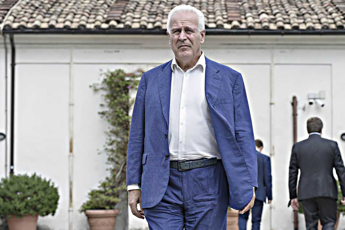Studio medico cura le vittime dei sieri ignorate dallo Stato. Ma il Pd lo attacca