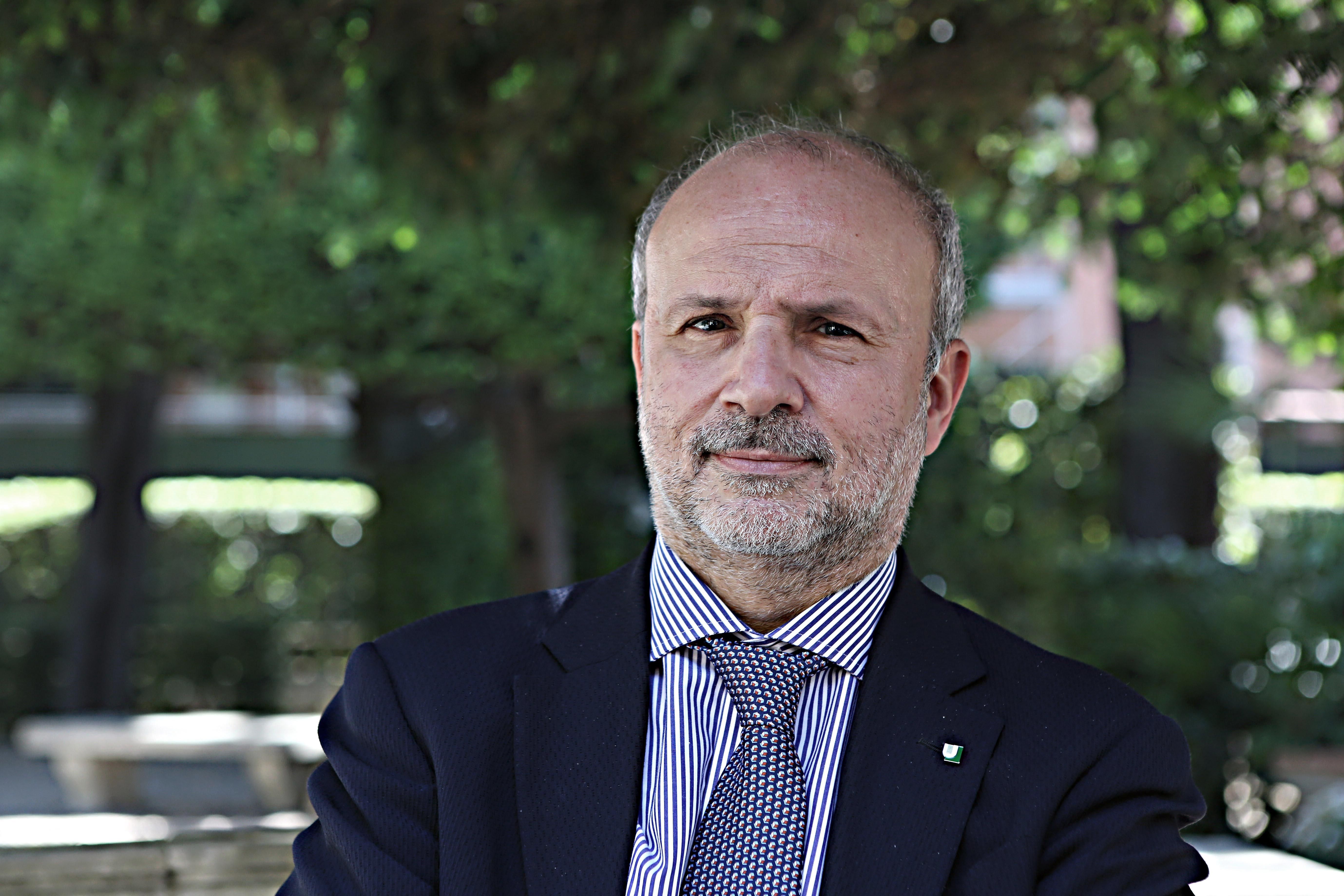 Ancora silenzio sui sanitari sospesi. E finalmente si sveglia il sindacato