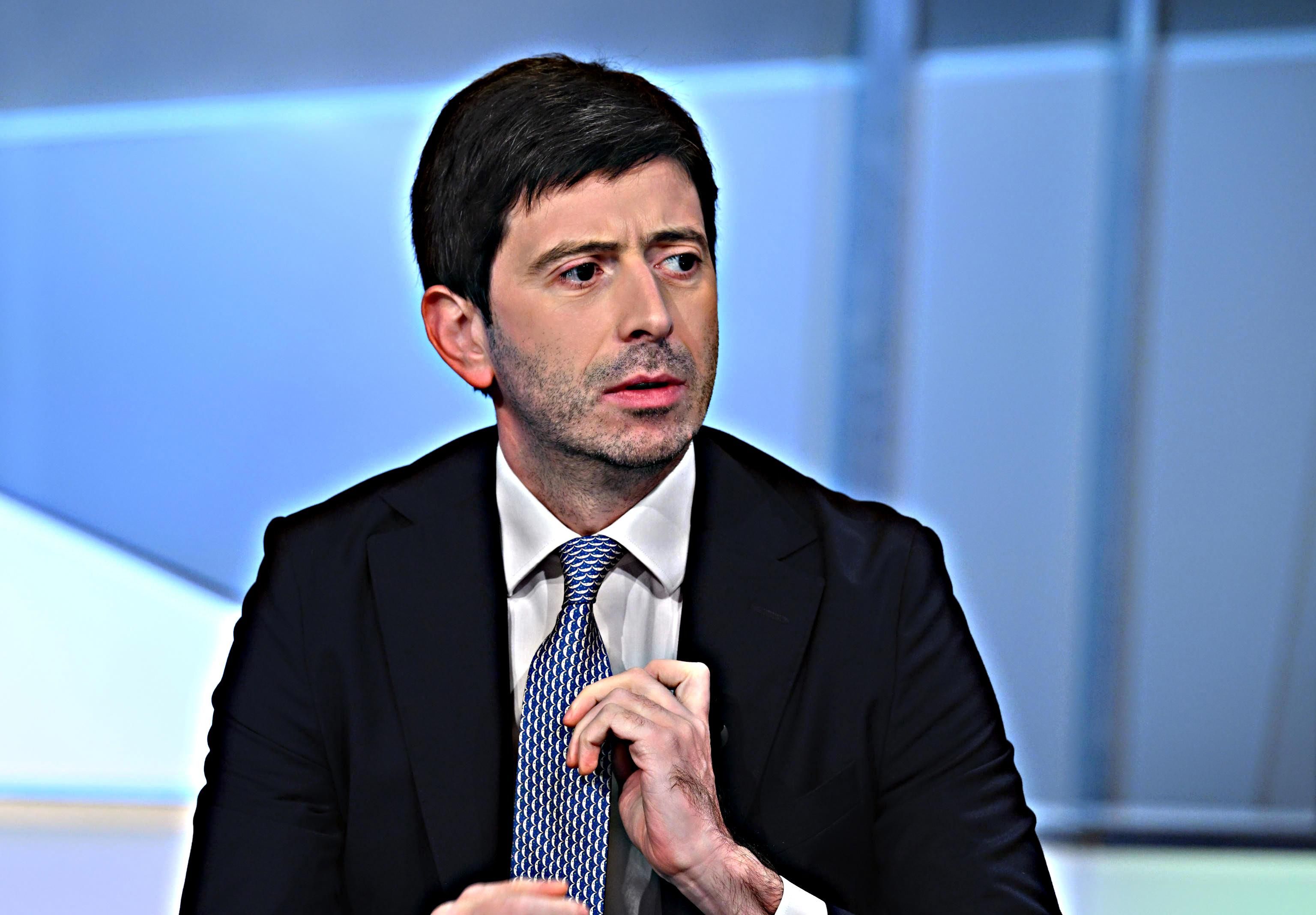 Fdi: «Stop alle multe ai no vax». Ora il governo reintegri i sanitari