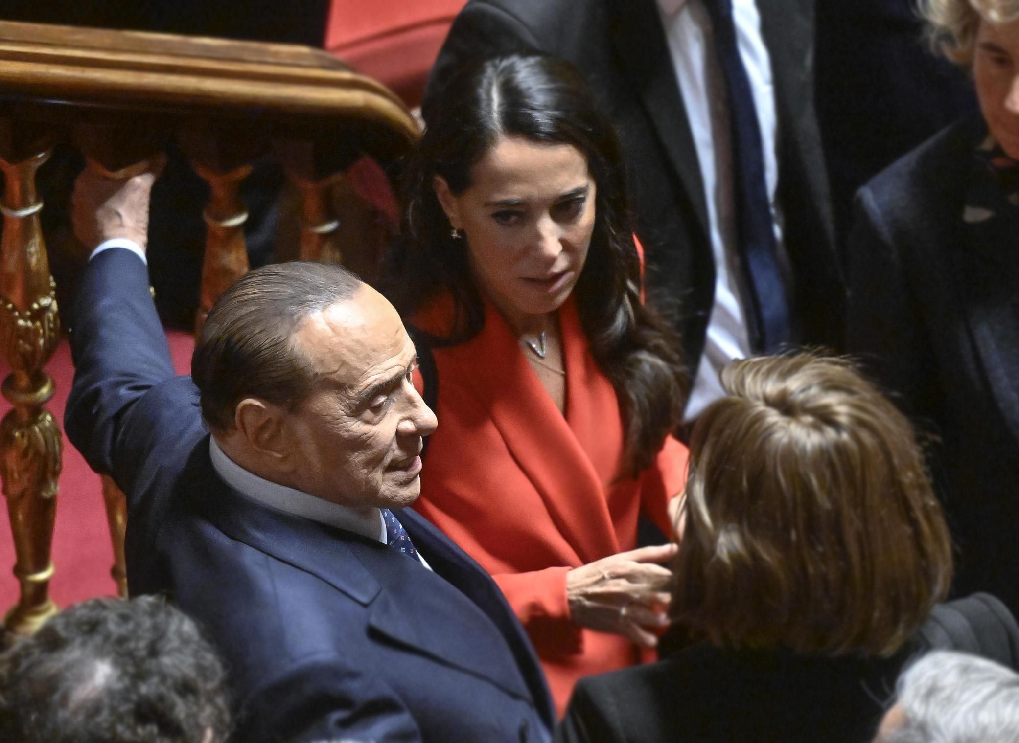 Il Cav ricuce lo strappo e torna a trattare