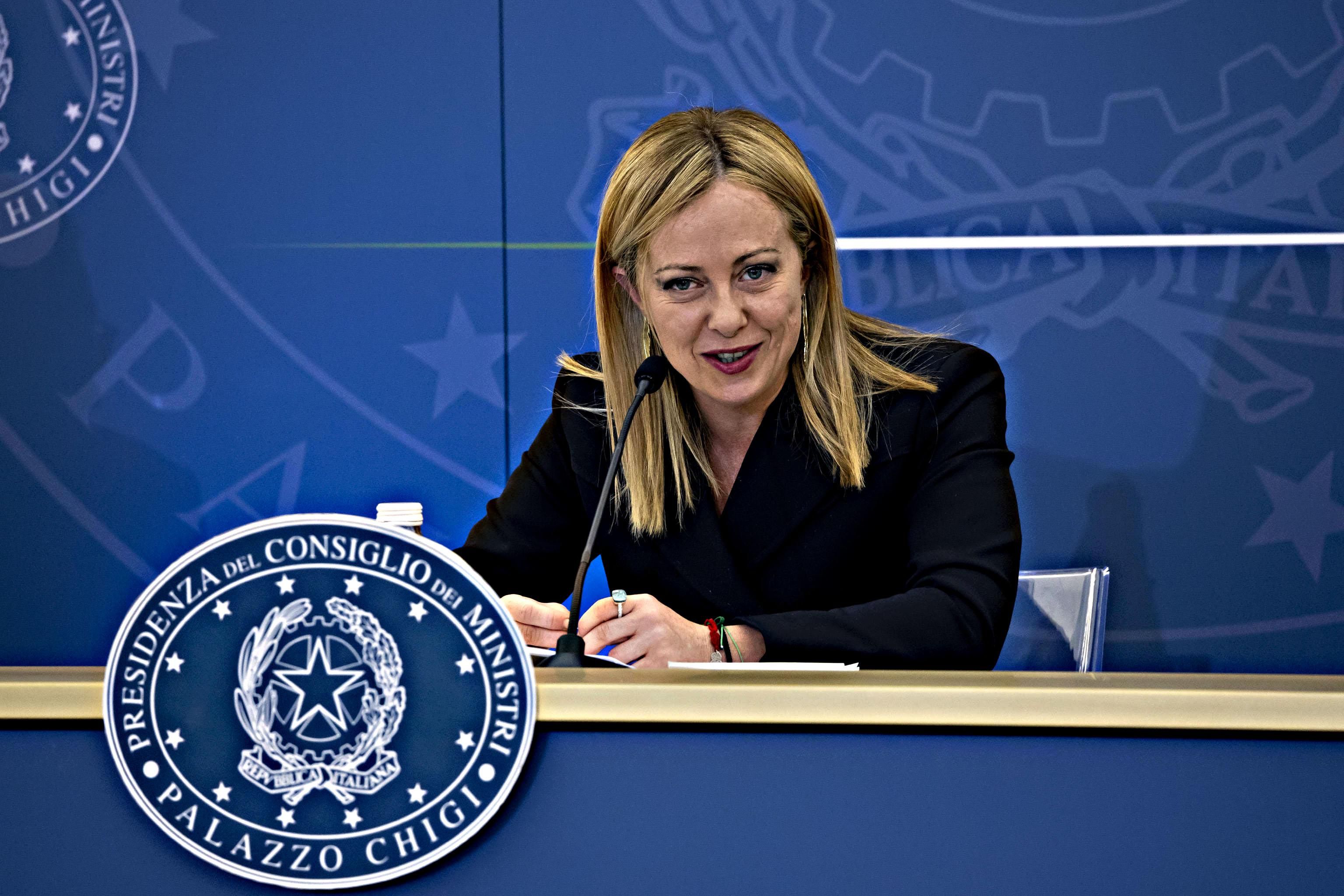 Meloni dà la sterzata: «Da oggi sul Covid basta con l’ideologia»