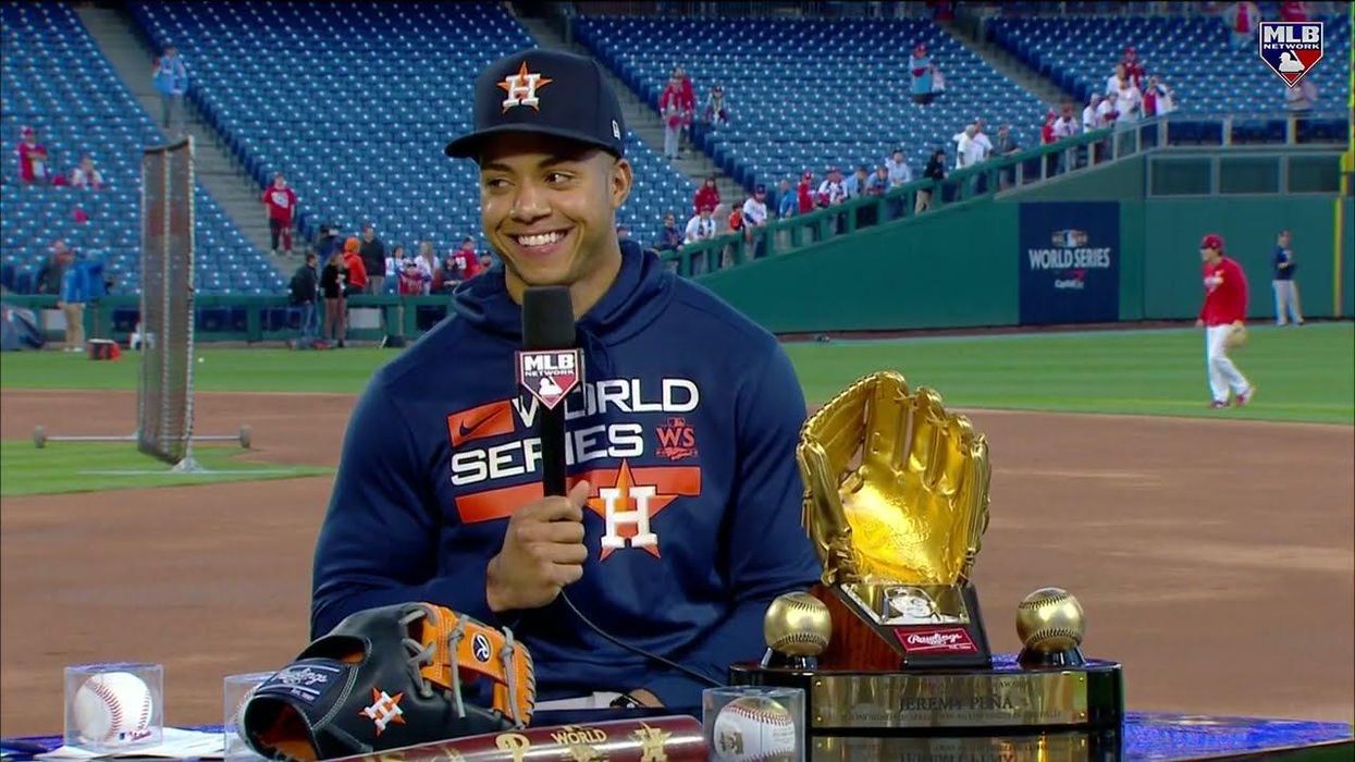 Astros' Jeremy Peña has strong reaction to being 1st rookie shortstop to win Gold Glove