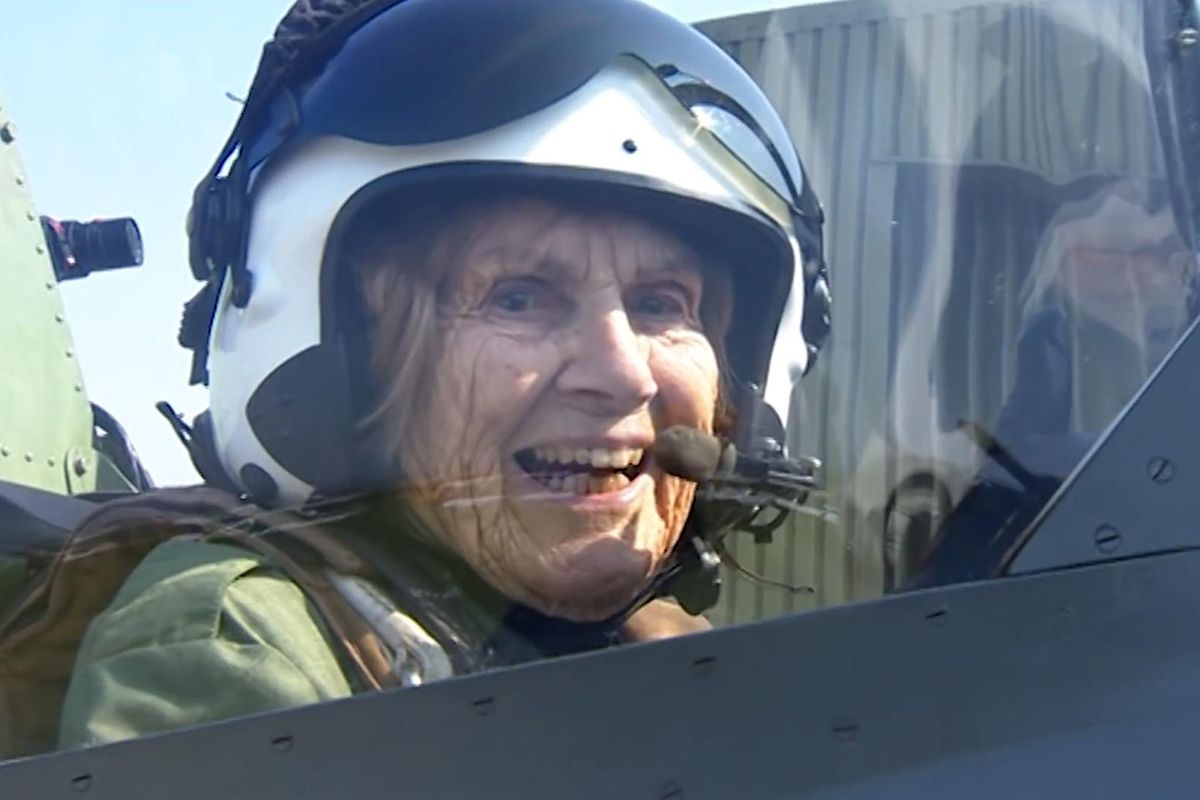 92-year-old, World War II fighter, flys again