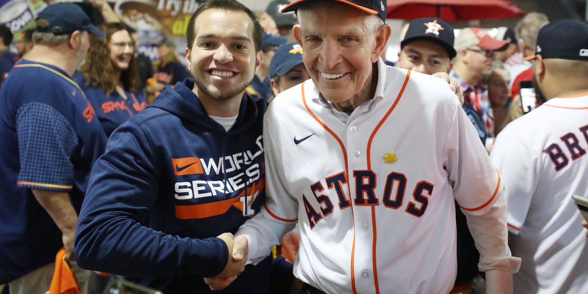 Houston's Mattress Mack Yelled At A Phillies Fan Over The Astros Cheating  Scandal (VIDEO) - Narcity