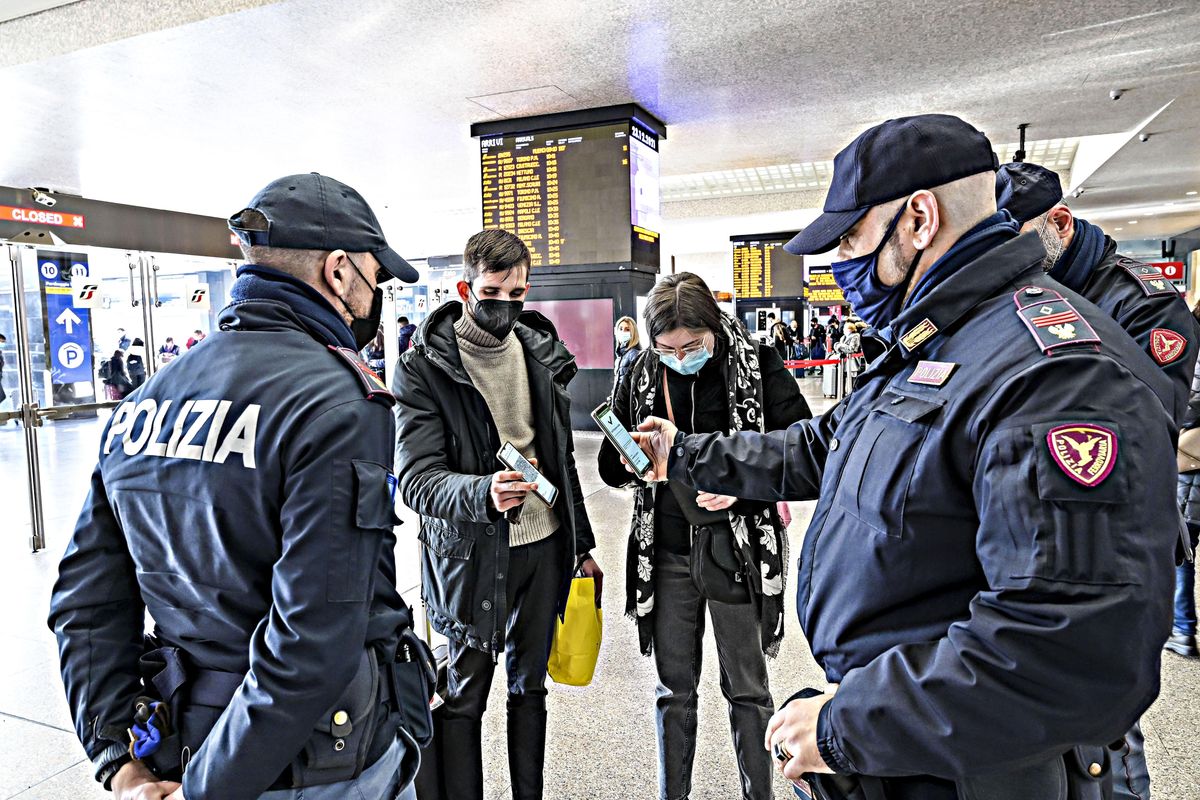 Segregavano i giovani, ora fanno i loro alfieri