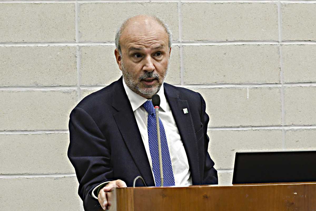 Su test e quarantene Schillaci promette ma poi non conclude