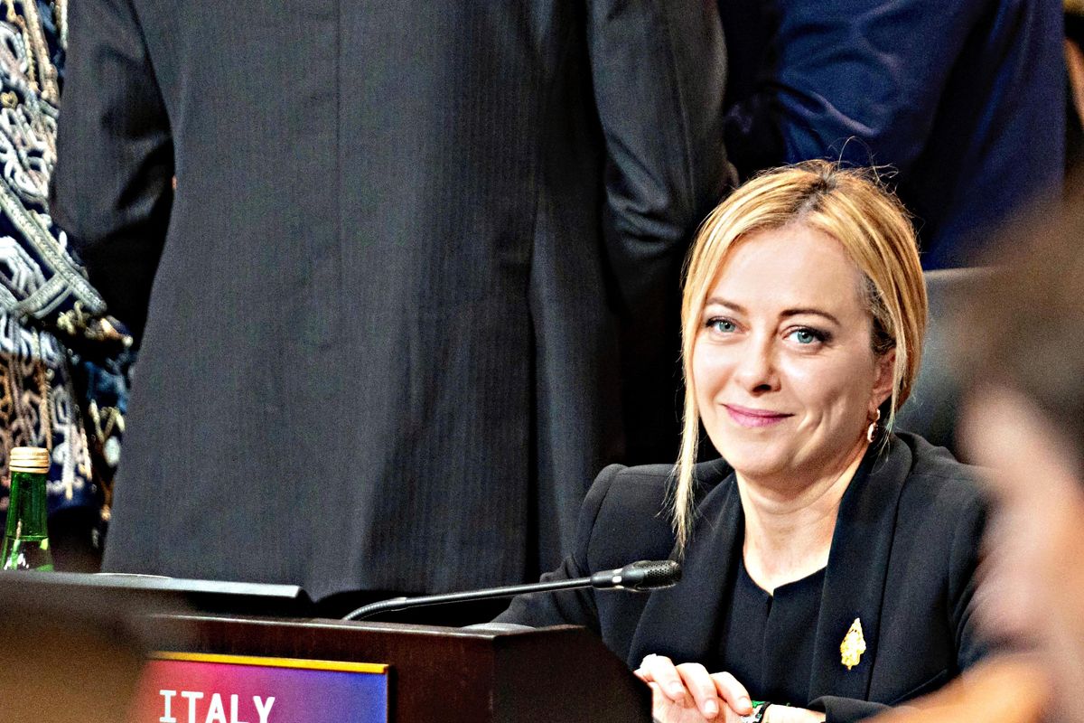 Al G20 la Meloni non ne sbaglia una: patto con Biden e invito a Pechino