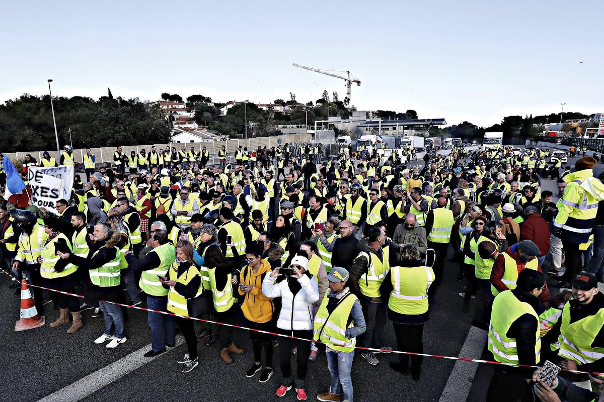 Quattro anni fa iniziava la protesta dei gilet gialli che farà sudare freddo Macron