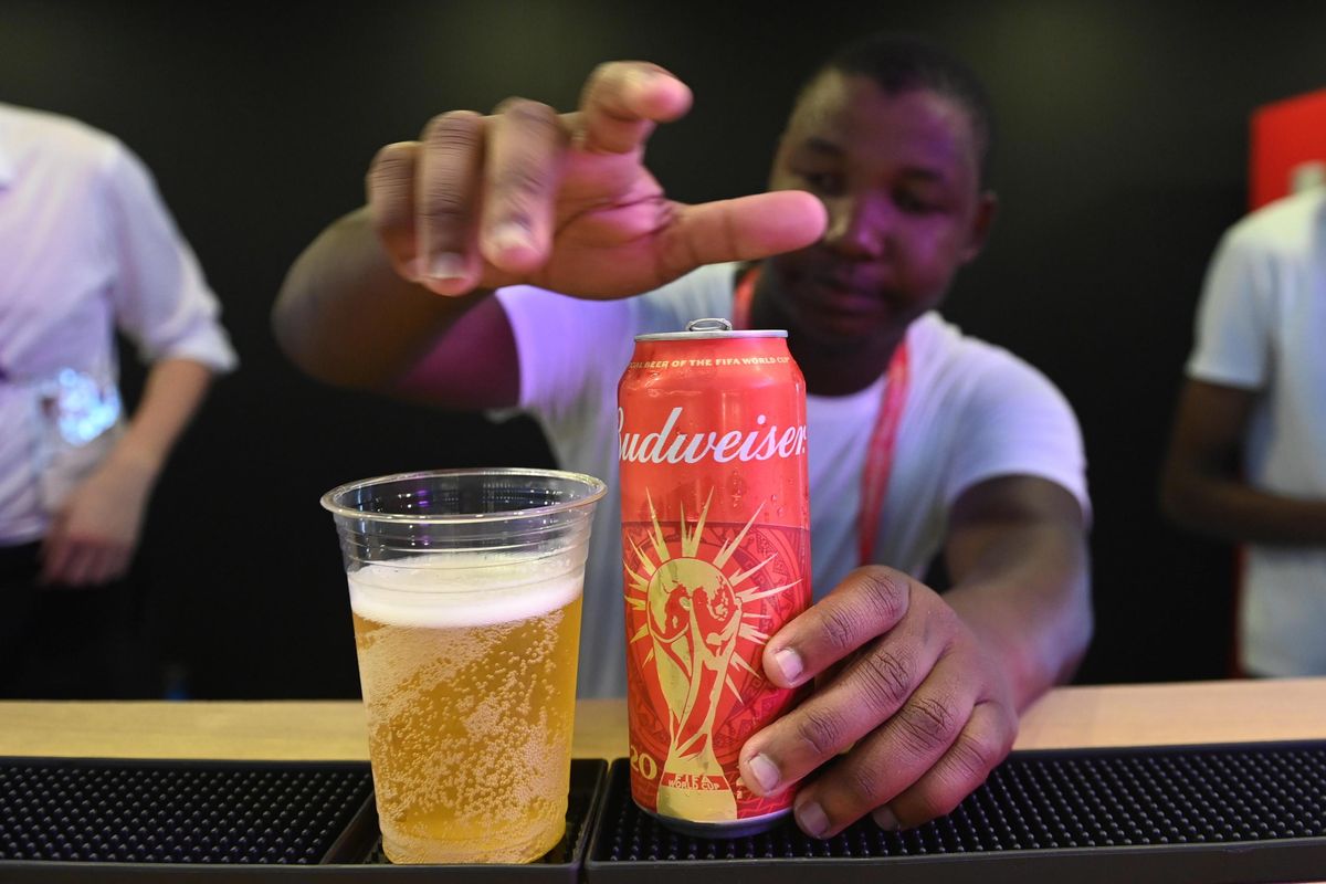 Il Qatar mette il velo pure alla birra. Non sarà venduta durante i Mondiali