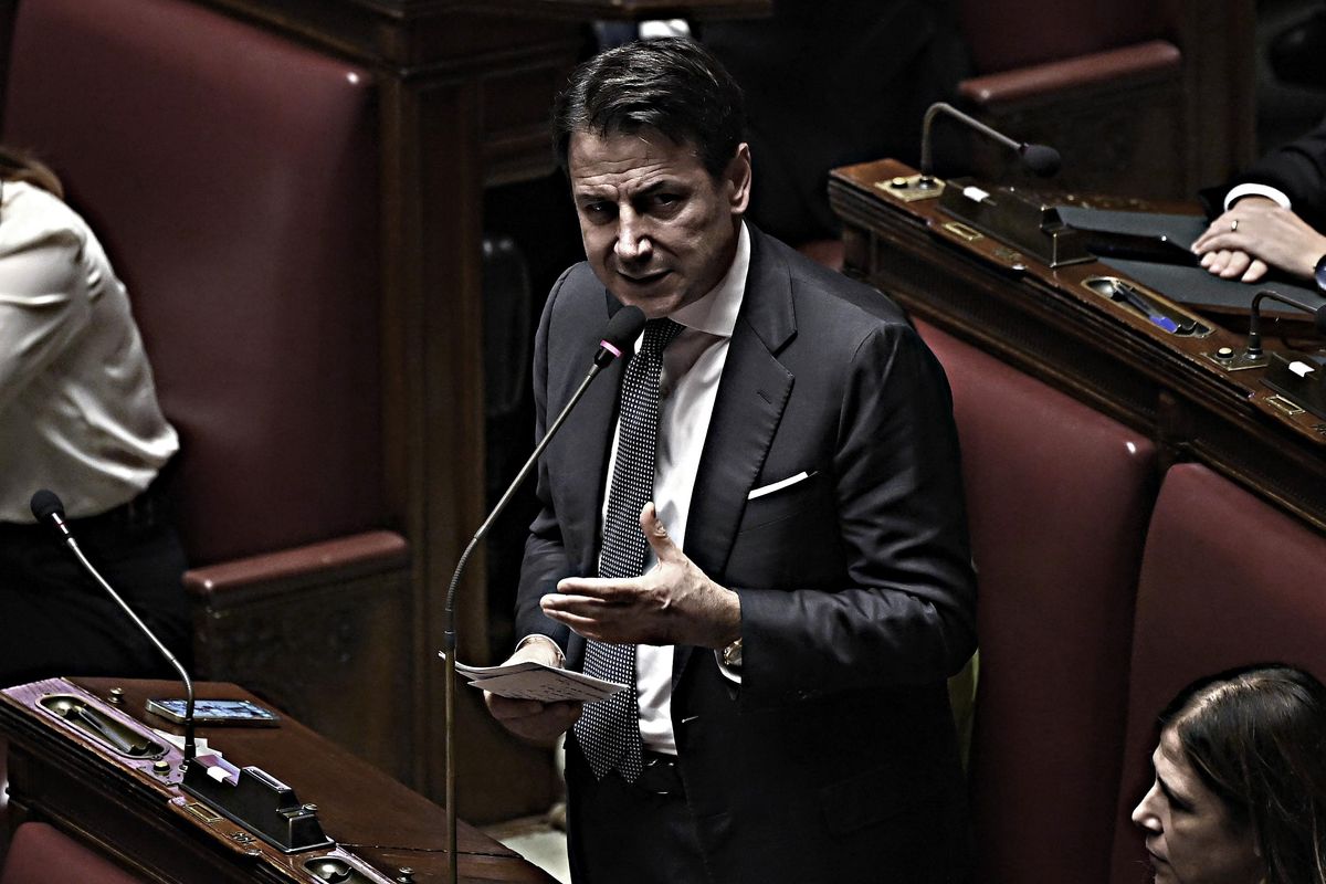 Opposizione a pezzi sull’invio di armi. Giuseppi rimane da solo con Bonelli